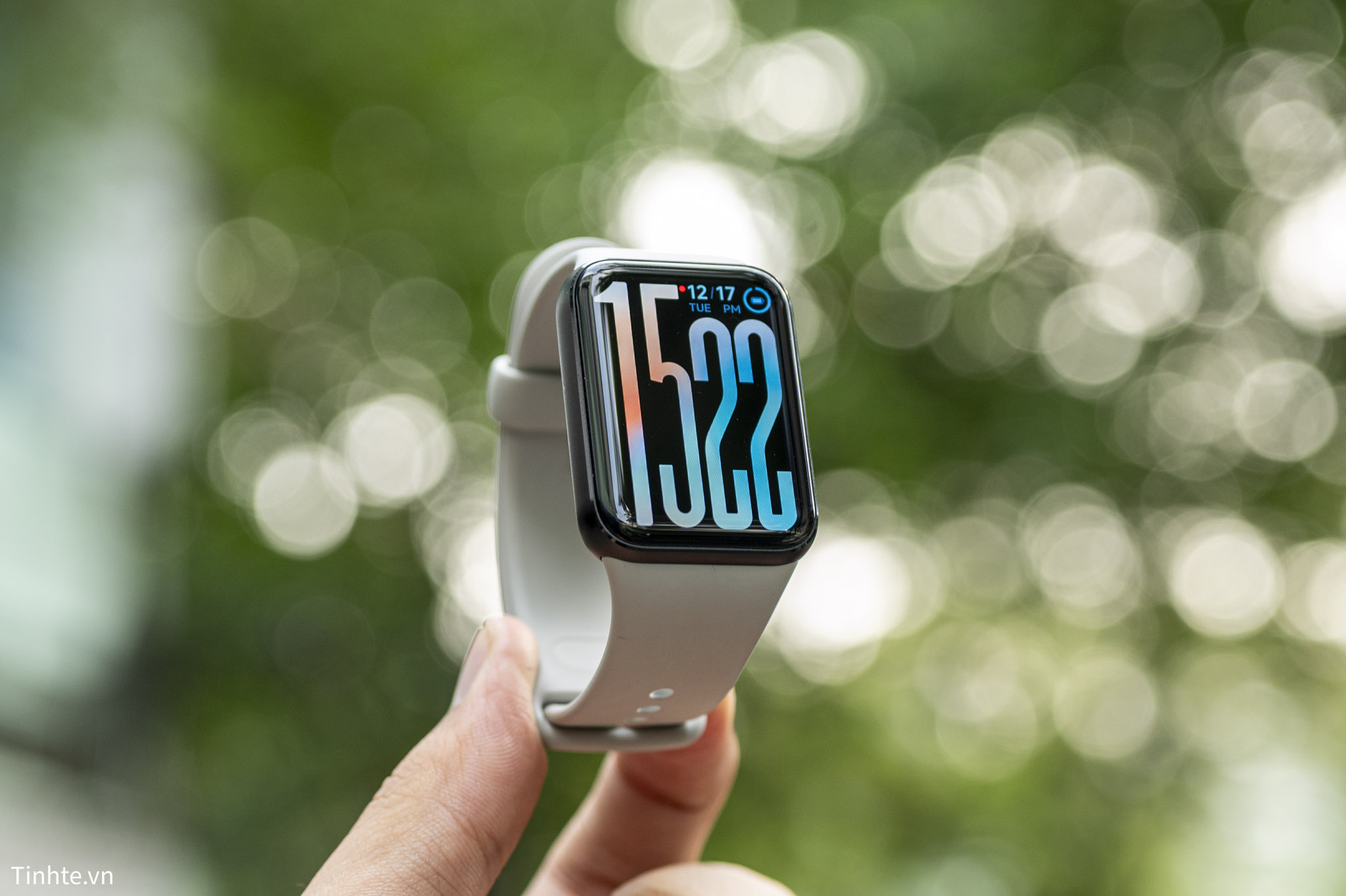 Trên tay Xiaomi Smart Band 9 Pro: Khung viền hợp kim nhôm, đổi dây đeo linh hoạt, pin 21 ngày