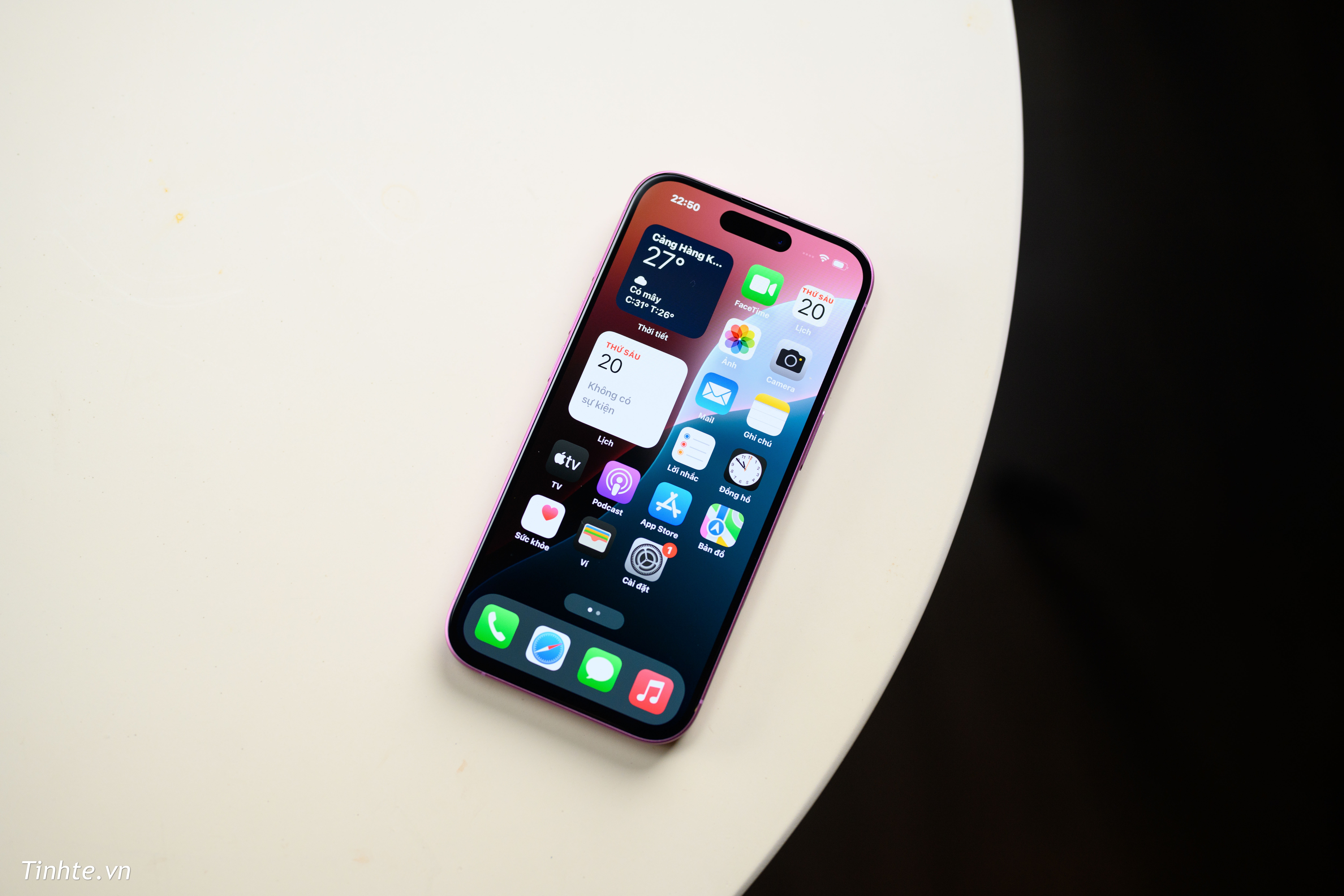 8487534-8459098-Trentay-iphone16.jpg