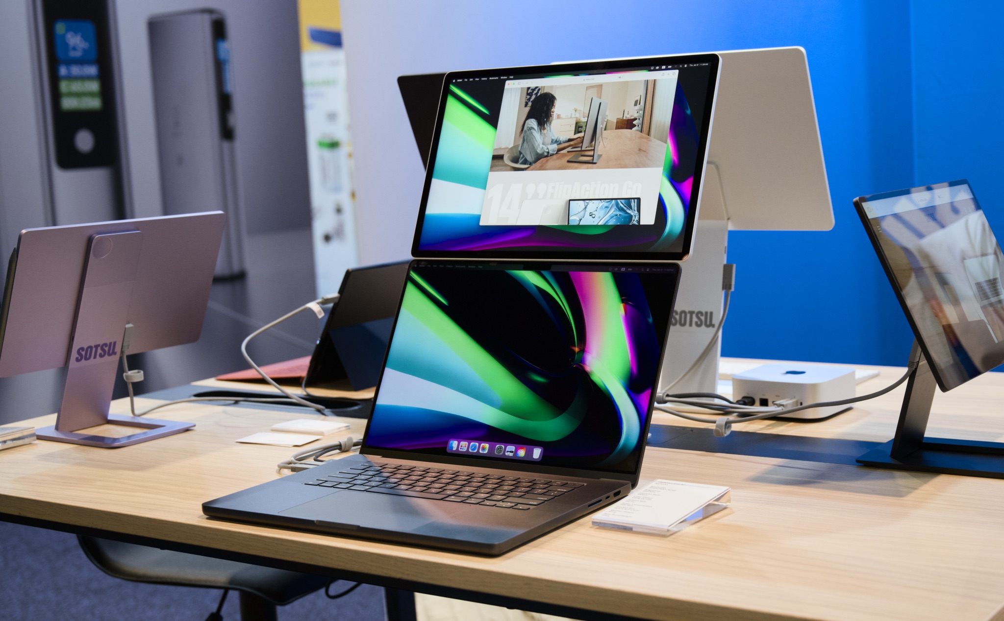 CES 2025: Trên tay màn hình di động Sotsu FlipAction Pro 16 inch: iPad chạy macOS là đây