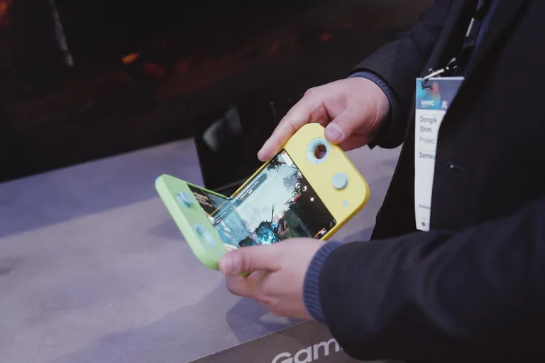 Samsung trưng bày nhiều ý tưởng màn hình gập thú vị tại MWC25