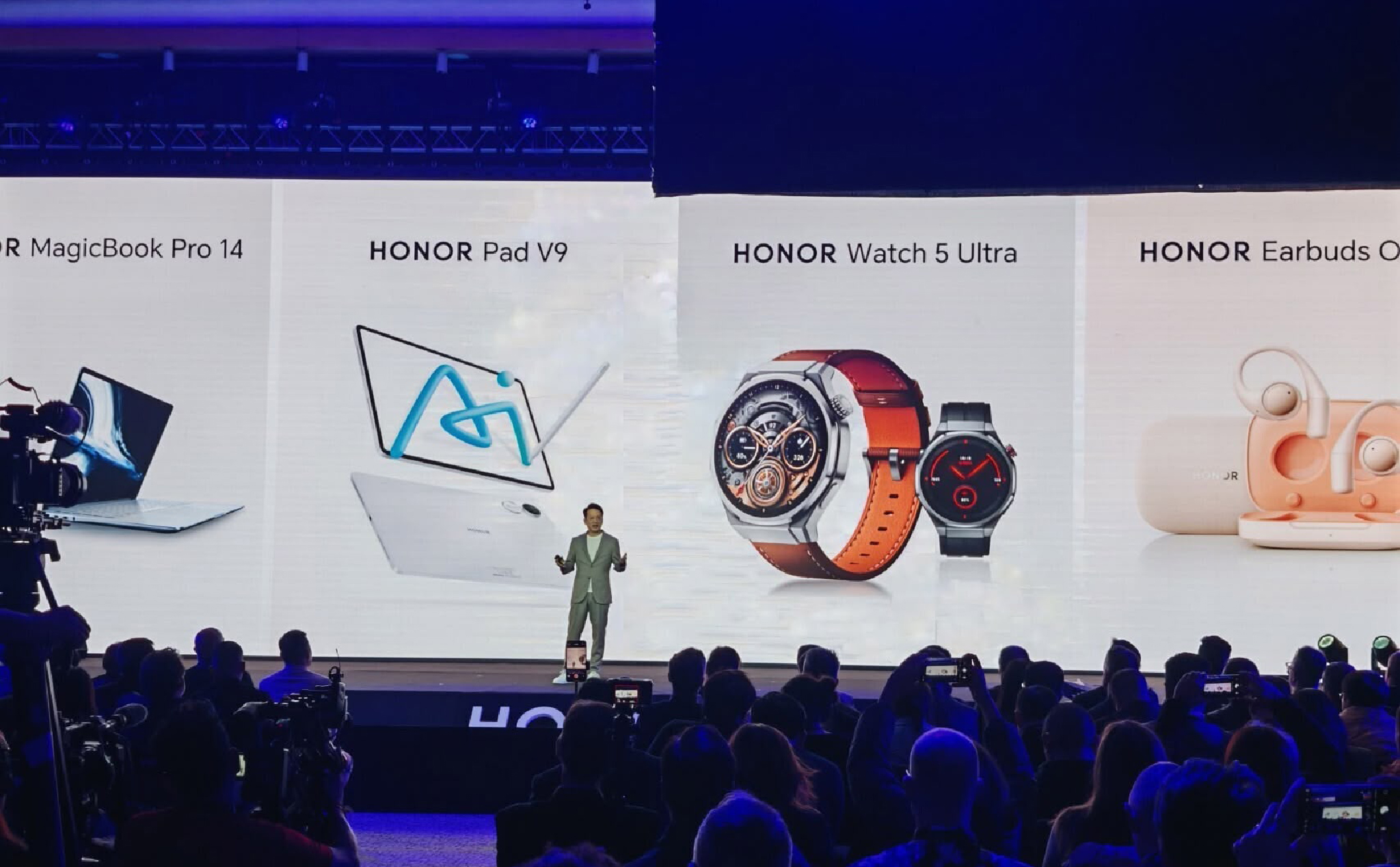 MWC25: HONOR mang đến HONOR Pad V9, Watch 5 Ultra và Earbuds Open