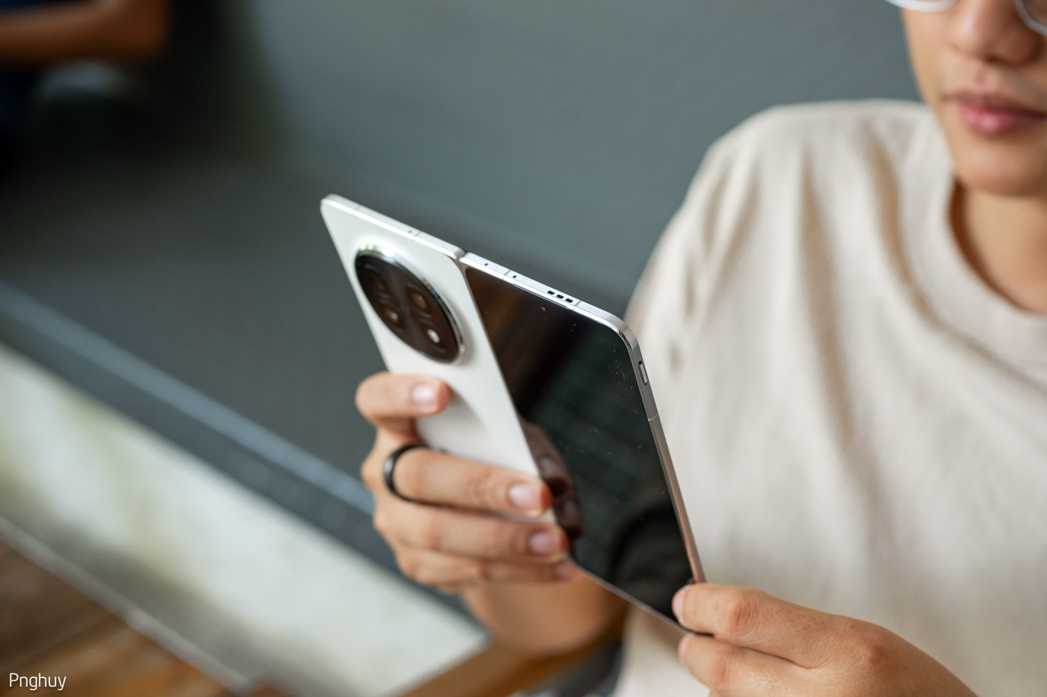 Mở hộp OPPO Find N5: quá mỏng, quá đã