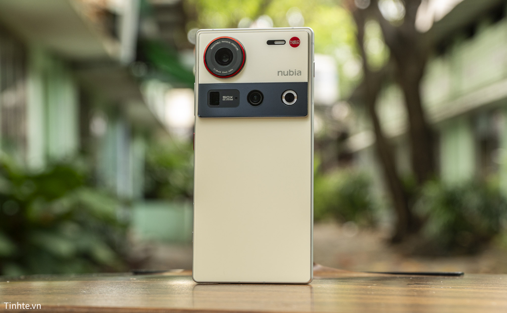 Trên tay ZTE nubia Z70 Ultra