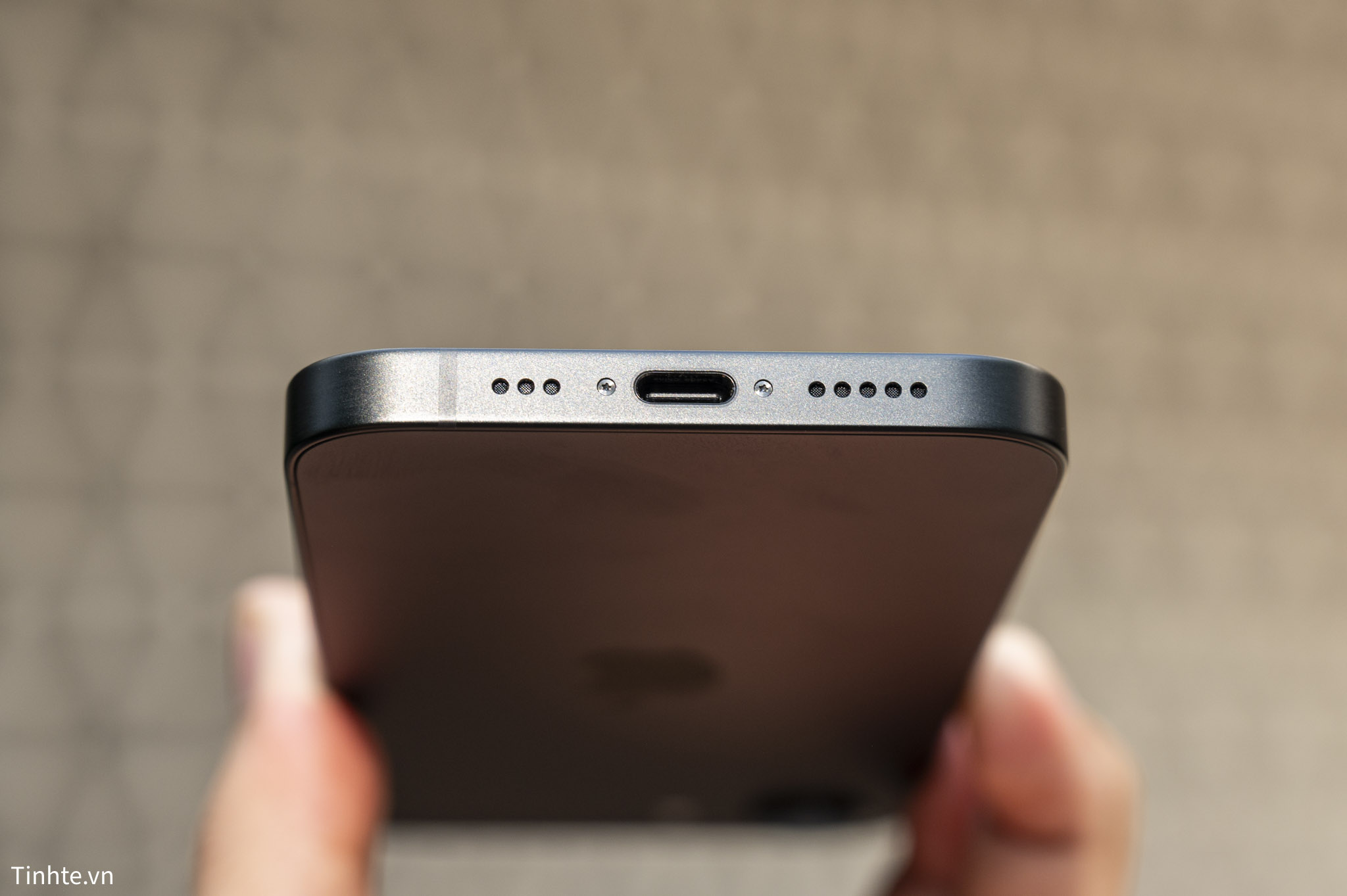 Apple iPhone 16e.-17.jpg