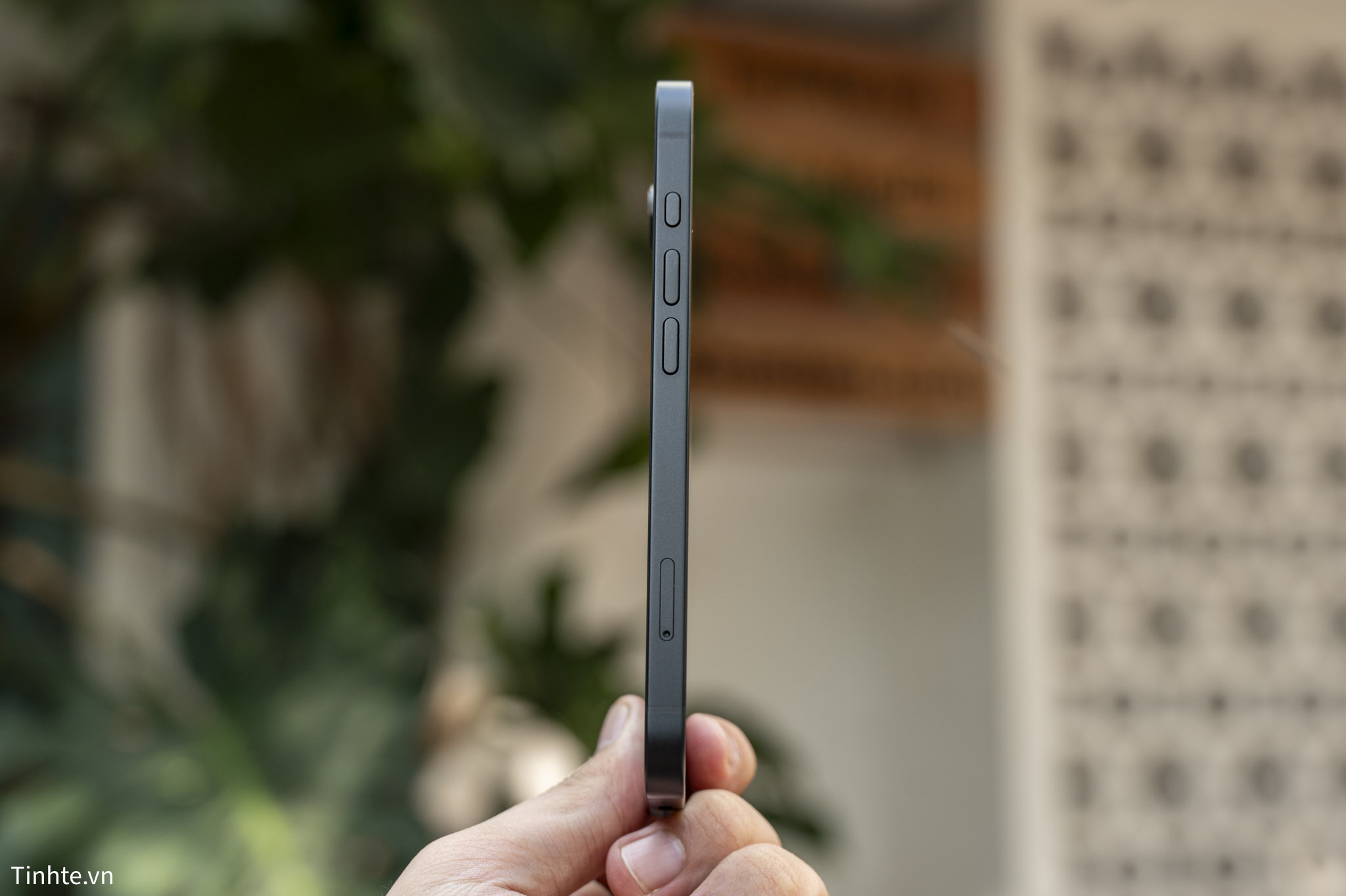 Apple iPhone 16e.-13.jpg