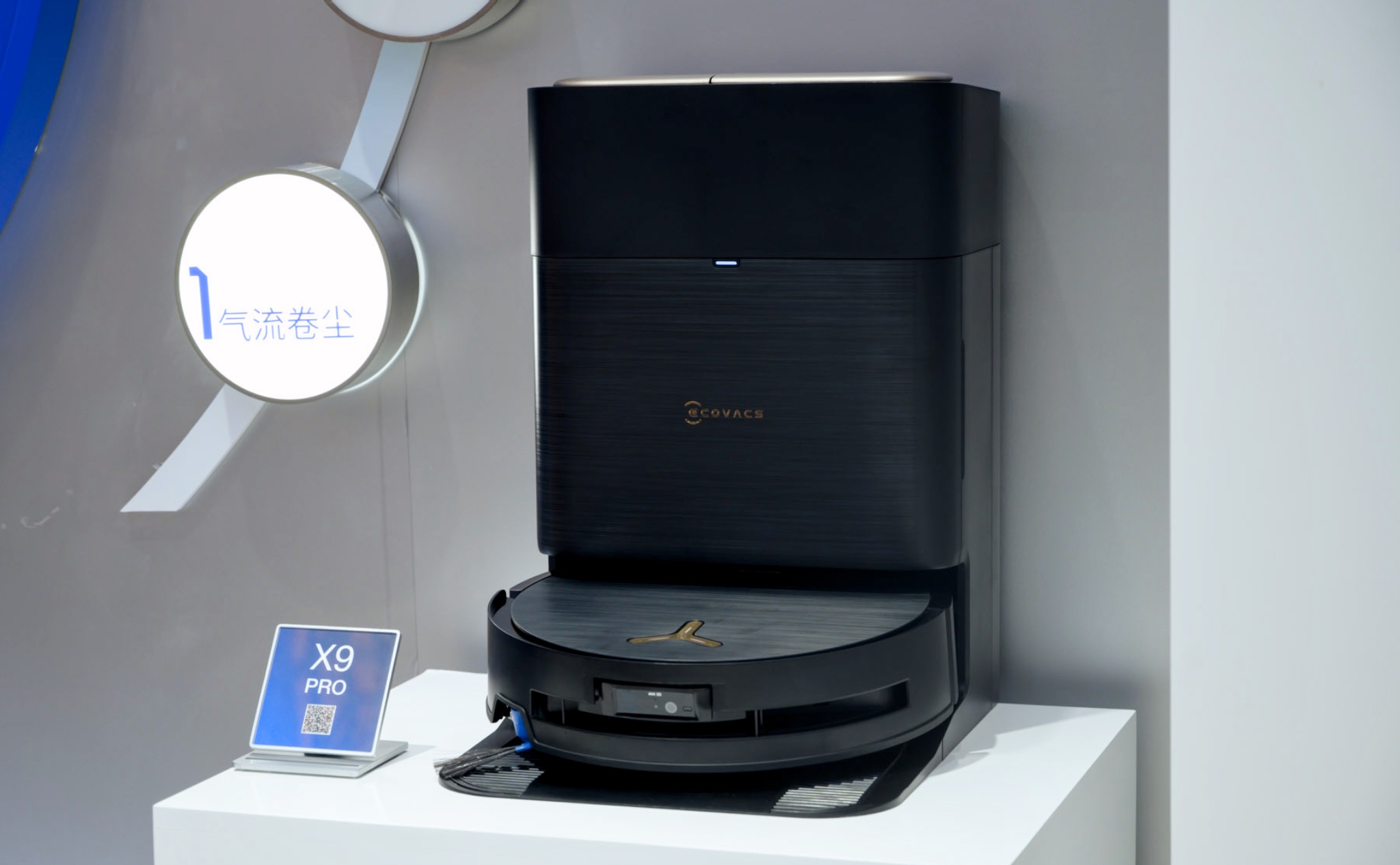 Trên tay Ecovacs X9 Pro tại AWE: Thiết kế, chổi phụ kiểu mới và công nghệ hút Blast