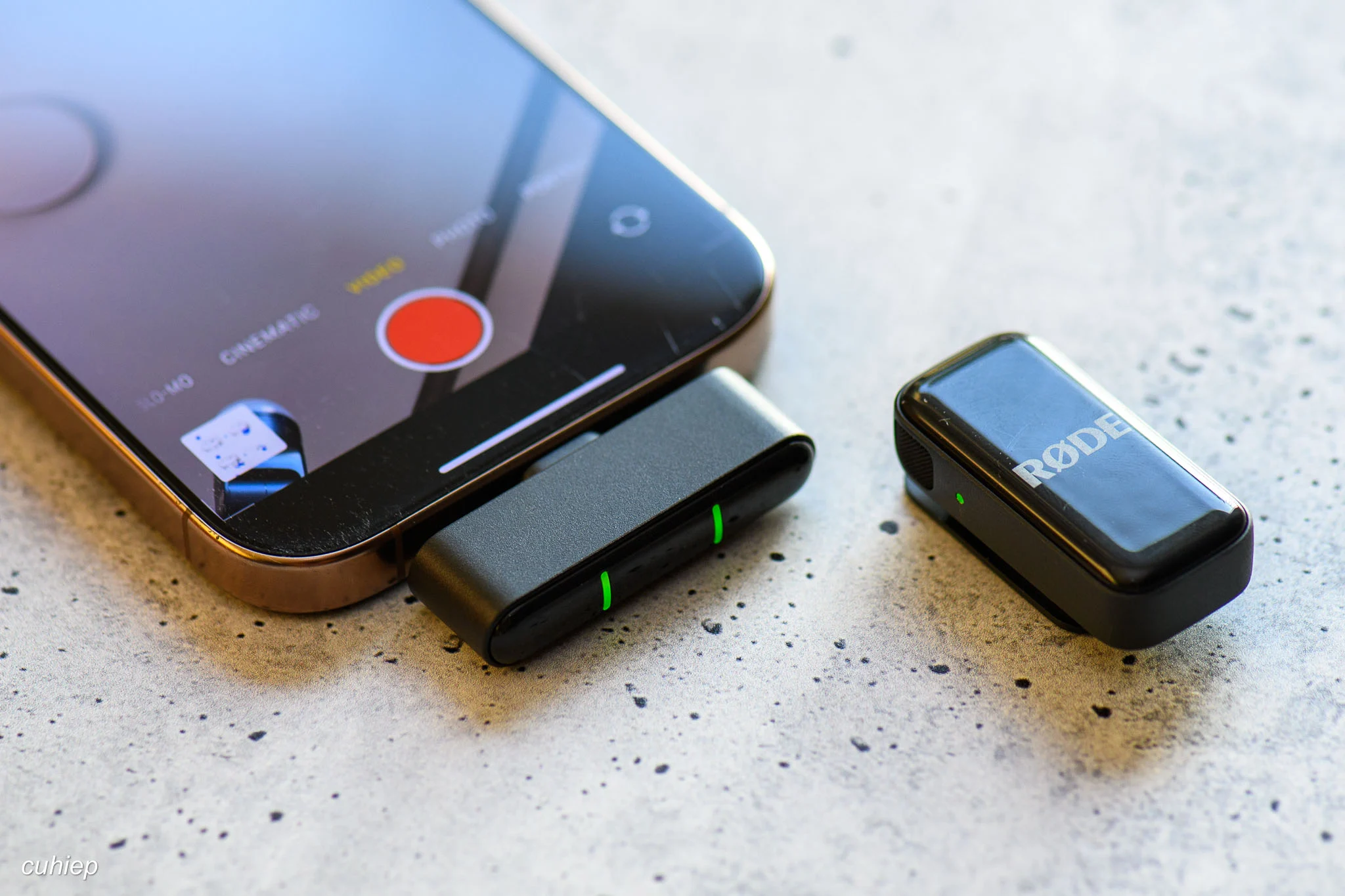 Trên tay Rode Wireless Micro: mic dễ xài nhất trên đời