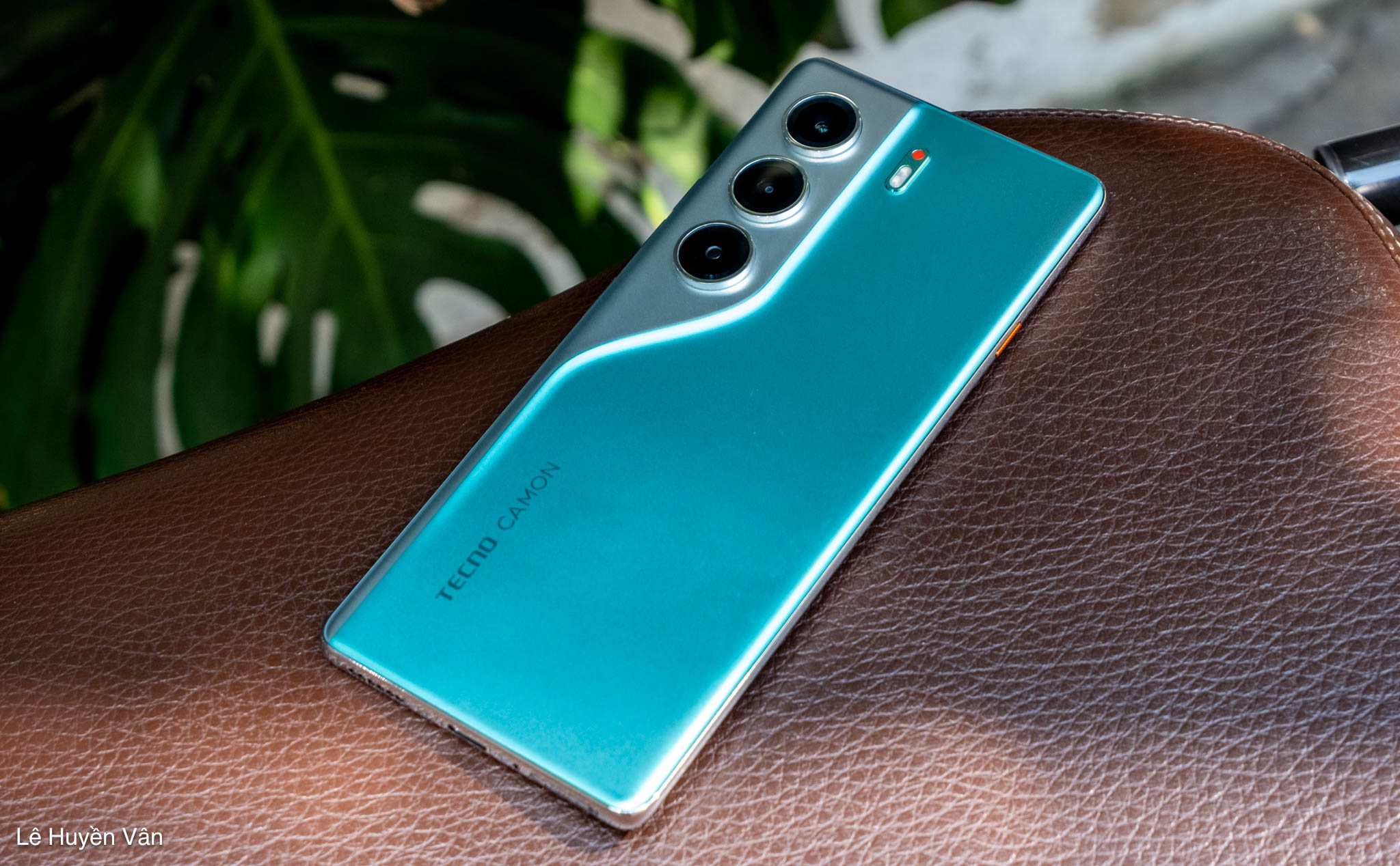 TecnoCamon40-2.jpg