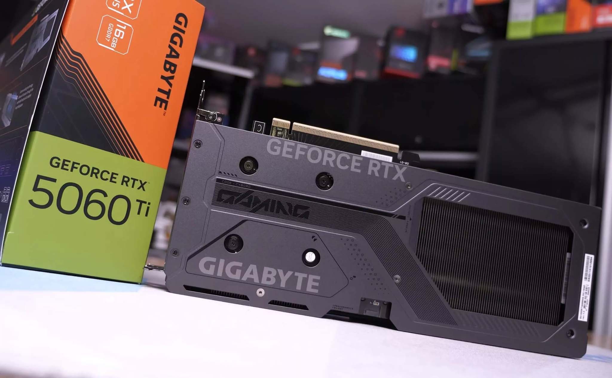 Chơi game, RTX 5060 Ti 8 GB yếu hơn nhiều so với bản 16 GB