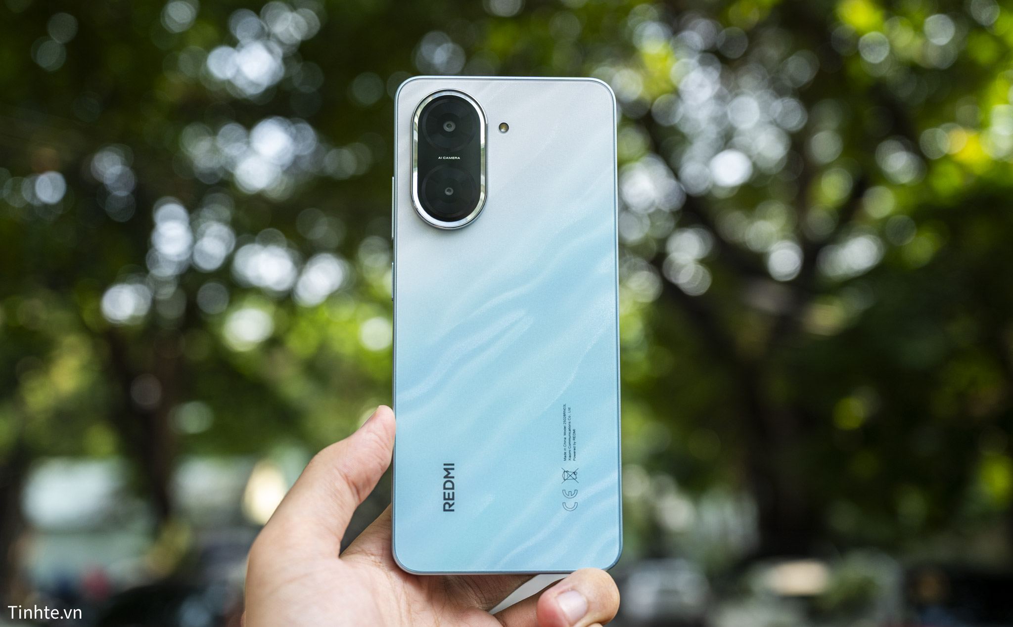 Trên tay Redmi A5: Màn hình 6.88 inch, thiết kế đẹp, pin 5.200 mAh