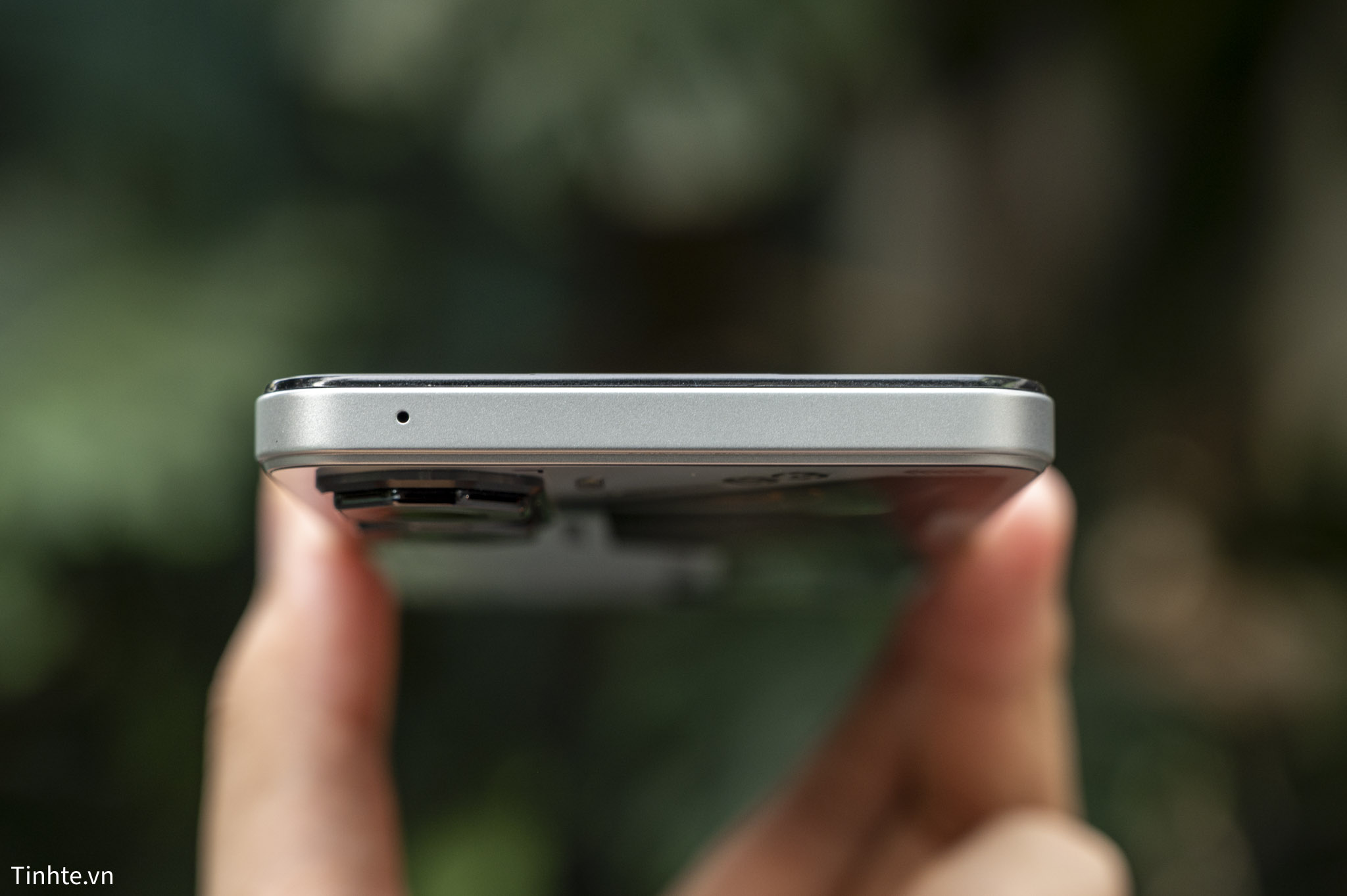 ZTE nubia Neo 3.tren tay.28.jpg