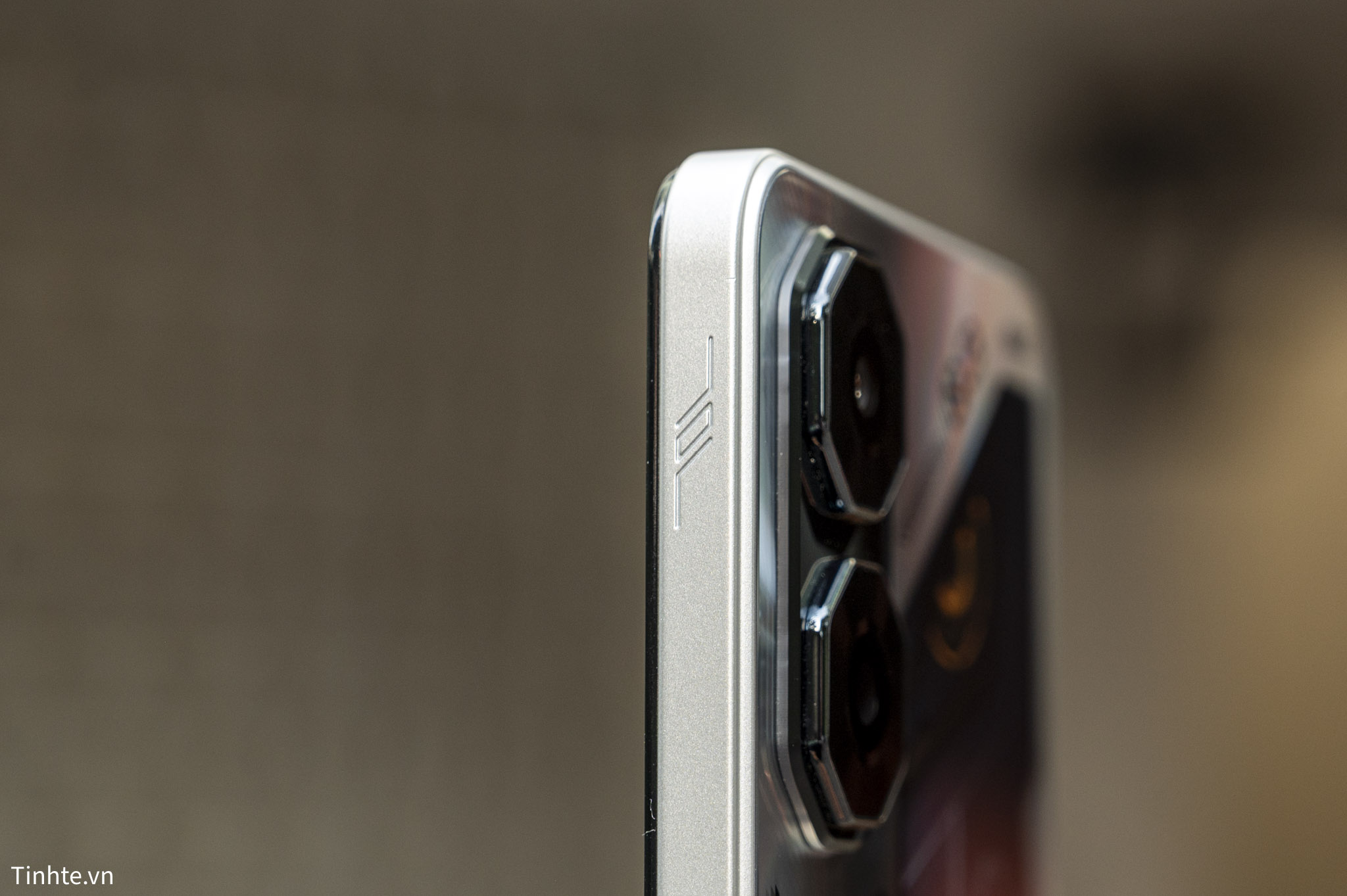 ZTE nubia Neo 3.tren tay.19.jpg