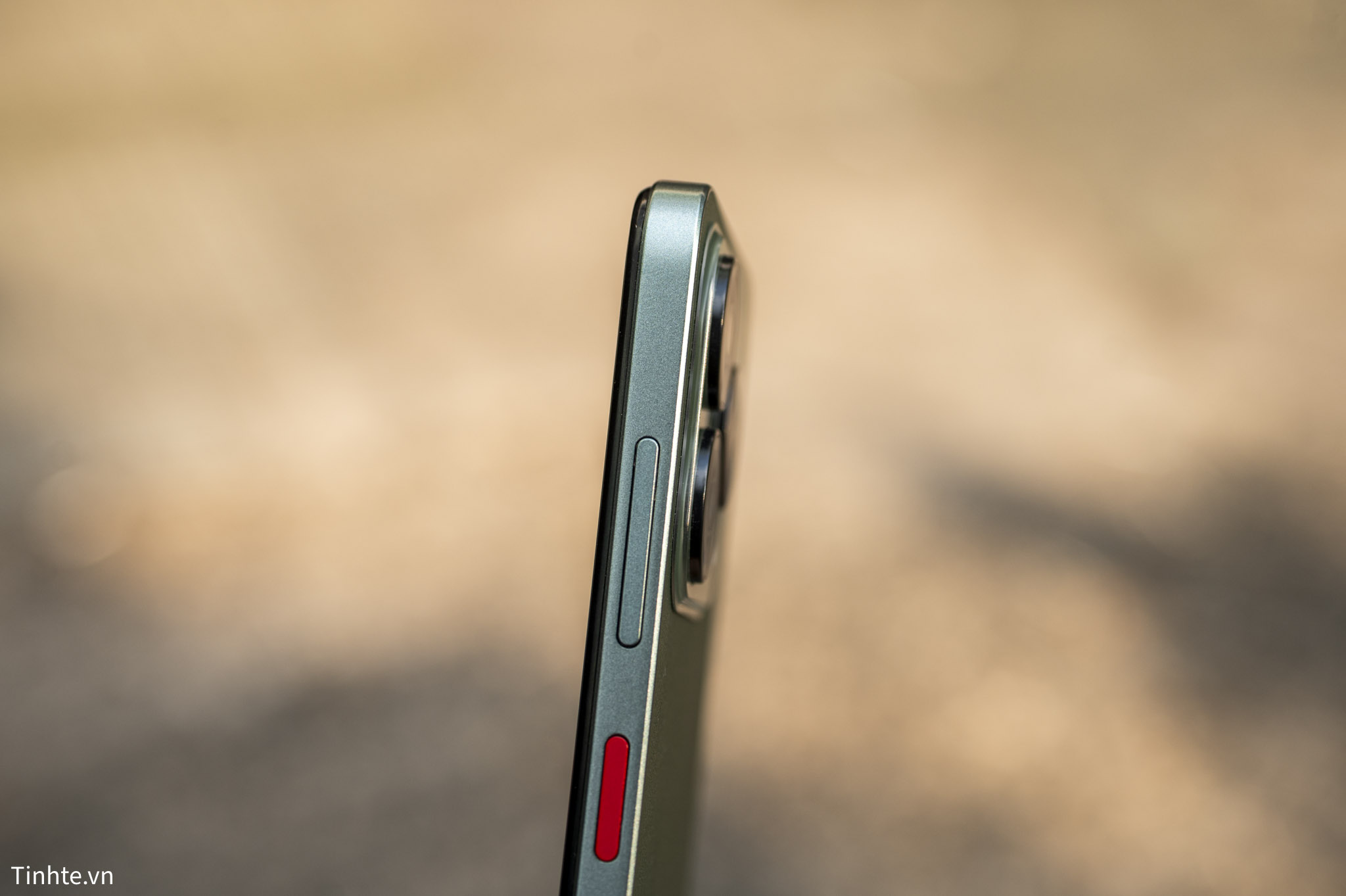 ZTE nubia V70 Design.tren tay.12.jpg