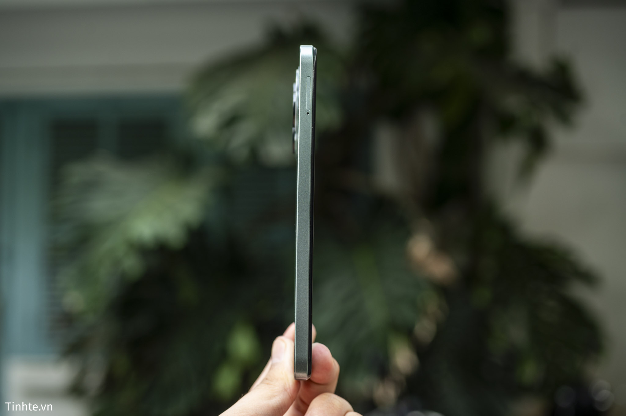 ZTE nubia V70 Design.tren tay.19.jpg