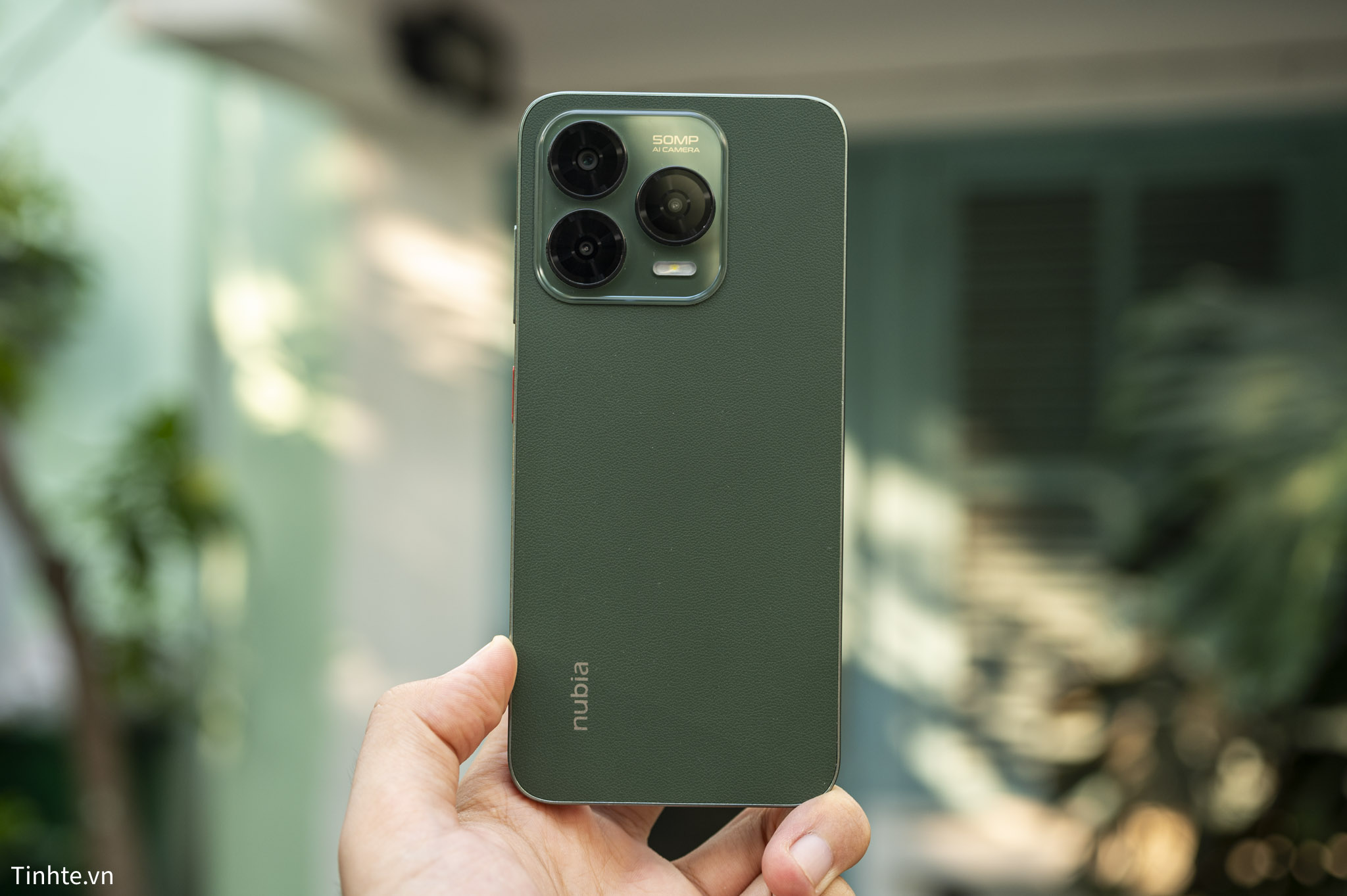 ZTE nubia V70 Design.tren tay-48.jpg