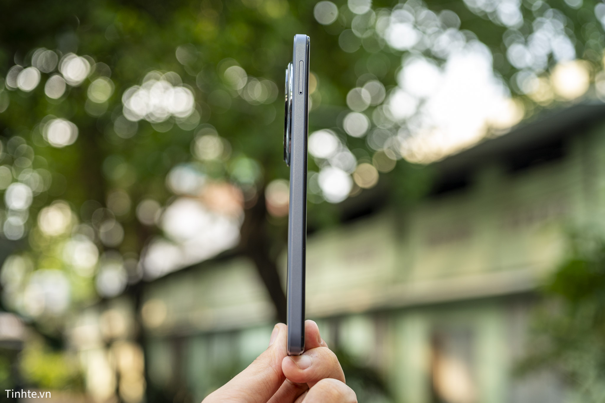 ZTE nubia V70 Max.tren tay.15.jpg