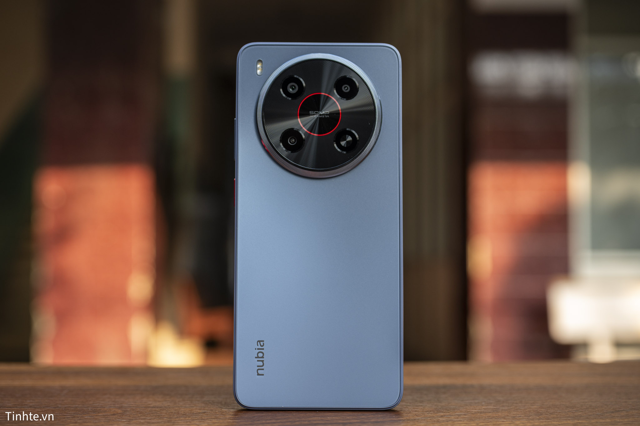 ZTE nubia V70 Max.tren tay.6.jpg
