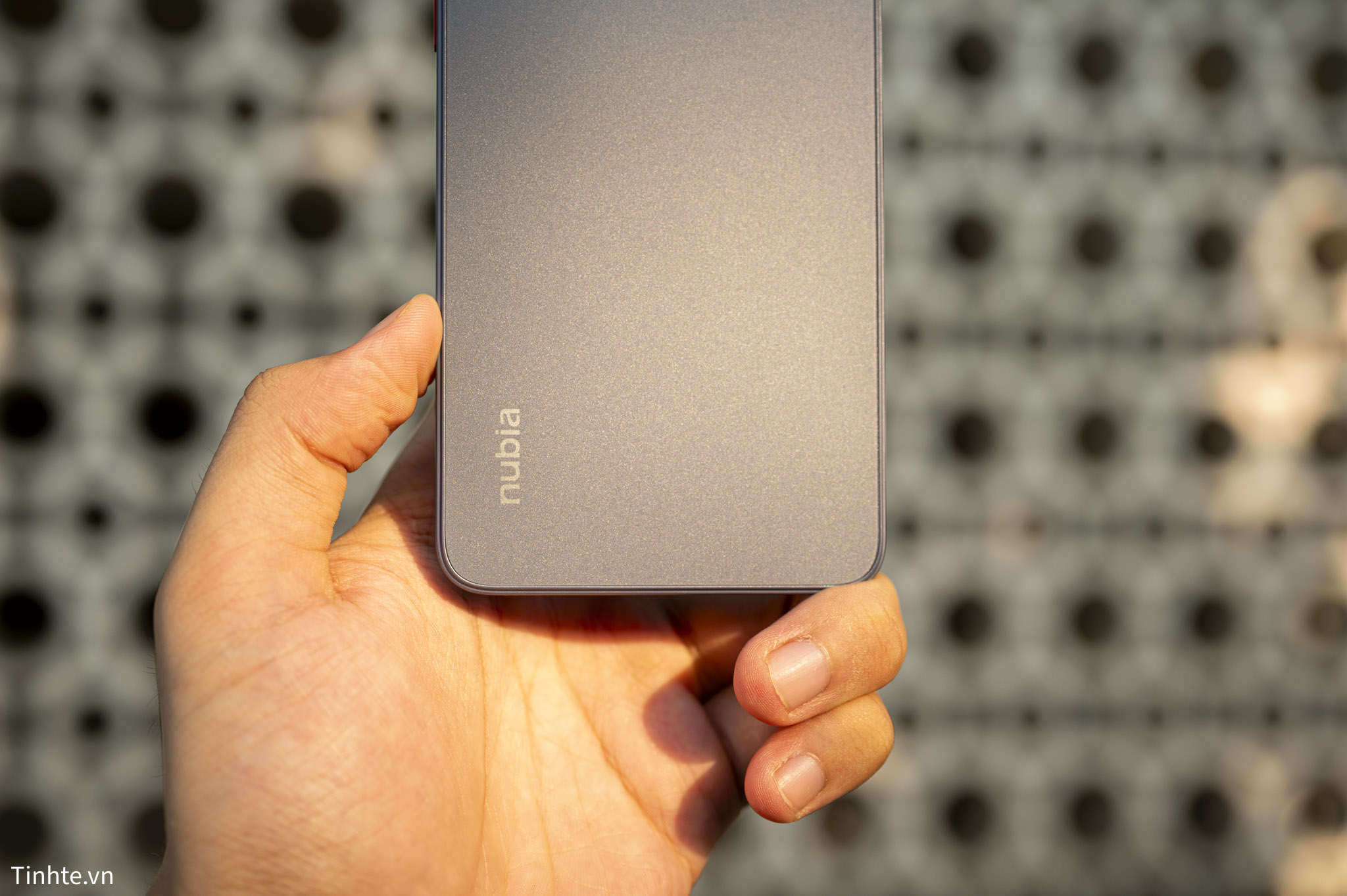 ZTE nubia V70 Max.tren tay.11.jpg