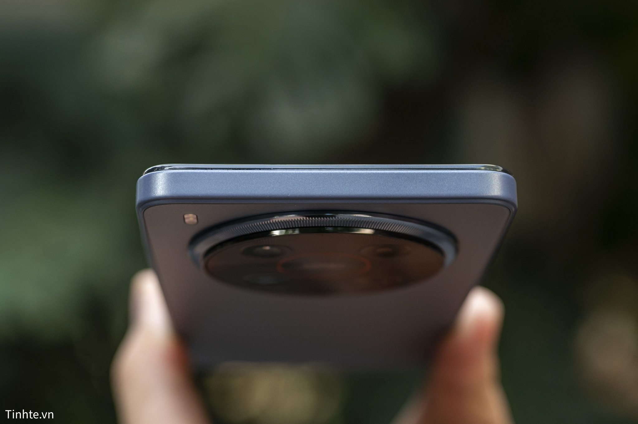 ZTE nubia V70 Max.tren tay.16.jpg