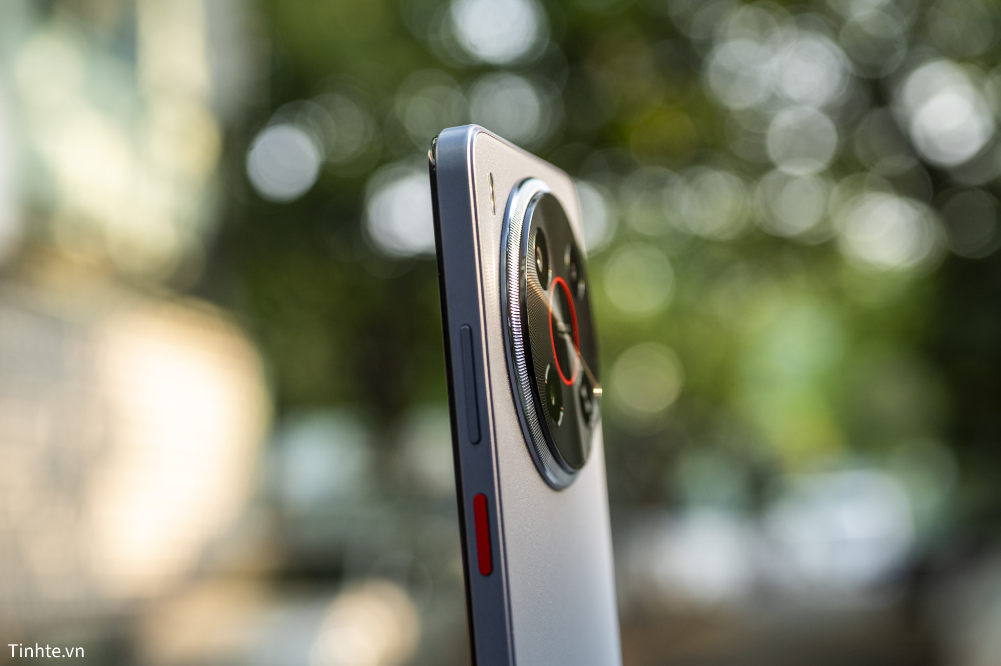 ZTE nubia V70 Max.tren tay.9.jpg