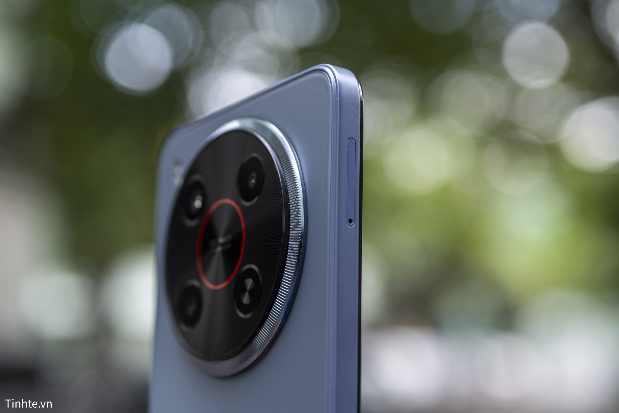 ZTE nubia V70 Max.tren tay.31.jpg