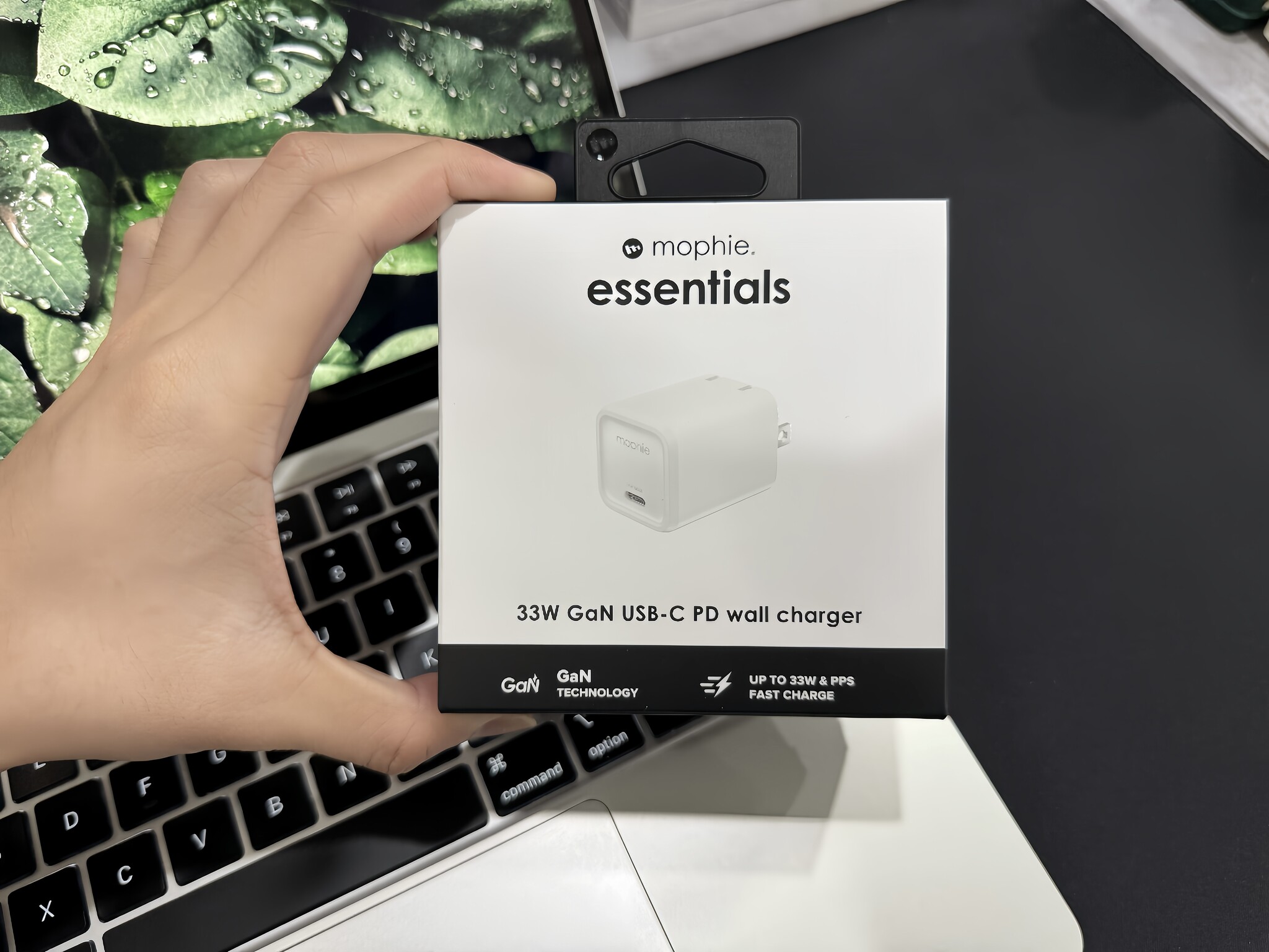 Trải nghiệm thực tế sạc nhanh mophie Essential 33W: nhỏ gọn, ổn định, mượt mà trong từng lần cắm