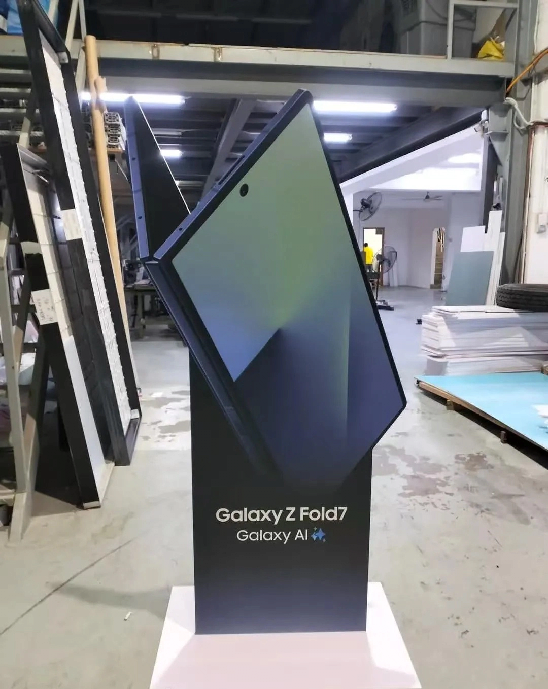 galaxy-z-fold7-anh-quang-cao1.webp