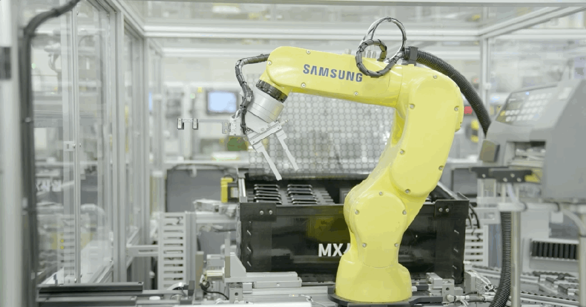 galaxy-z-flip-5-assembly-line-2.webp