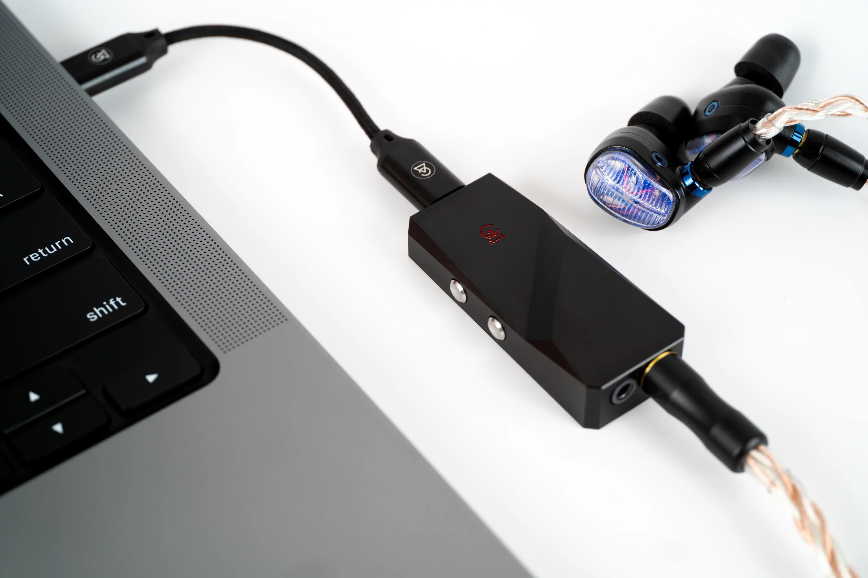Campfire audio Relay, portable DAC/AMP, chip AKM SEQ 4493, giá $229