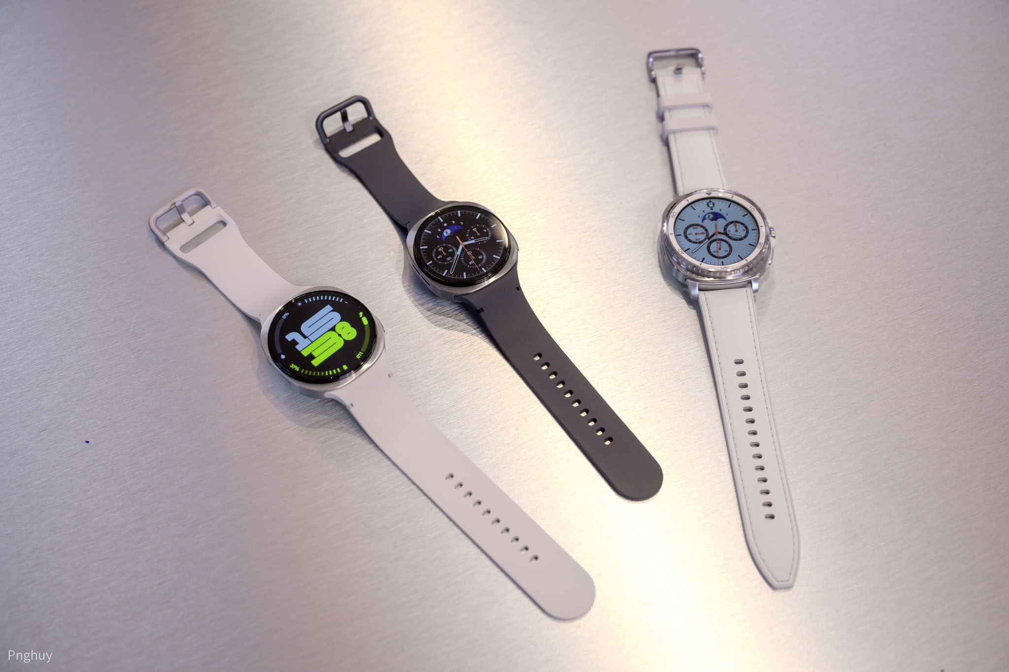 Trên tay Samsung Galaxy Watch8: Thiết kế mới cực mỏng, tập trung vào yếu tố sức khỏe
