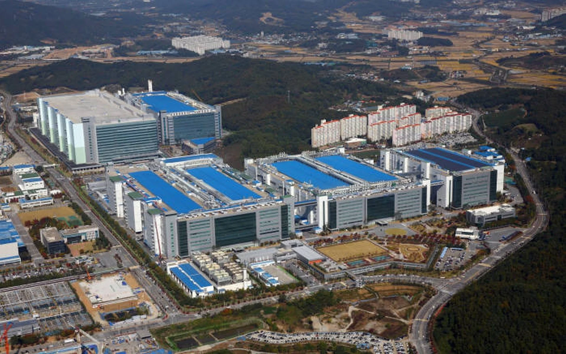 Samsung-Display-Asan-factory-1.webp