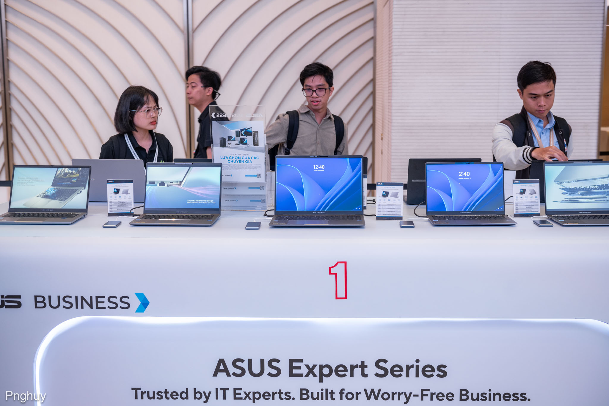 ASUS-business-pnghuy-tinhte-47.jpg