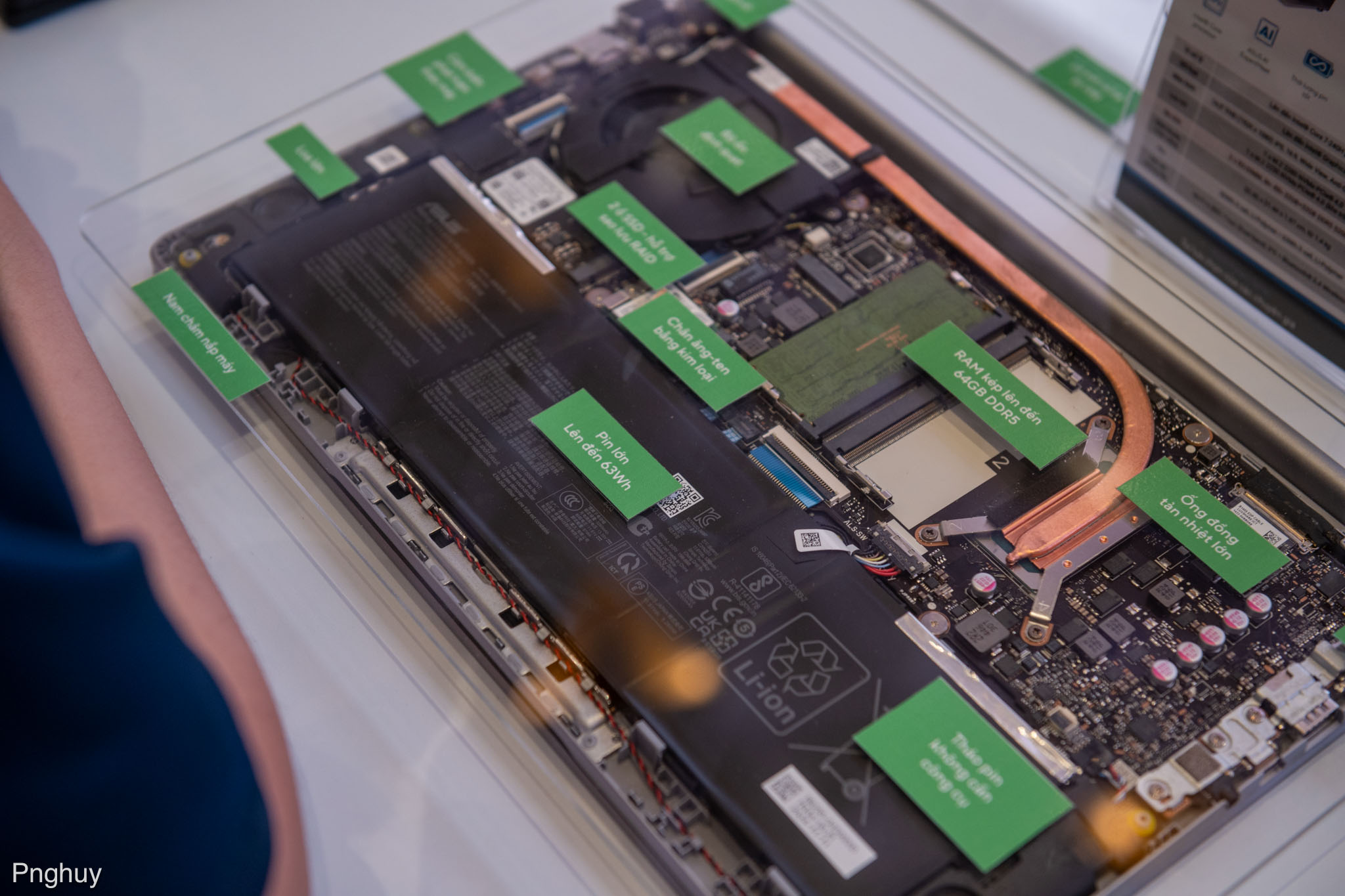ASUS-business-pnghuy-tinhte-42.jpg