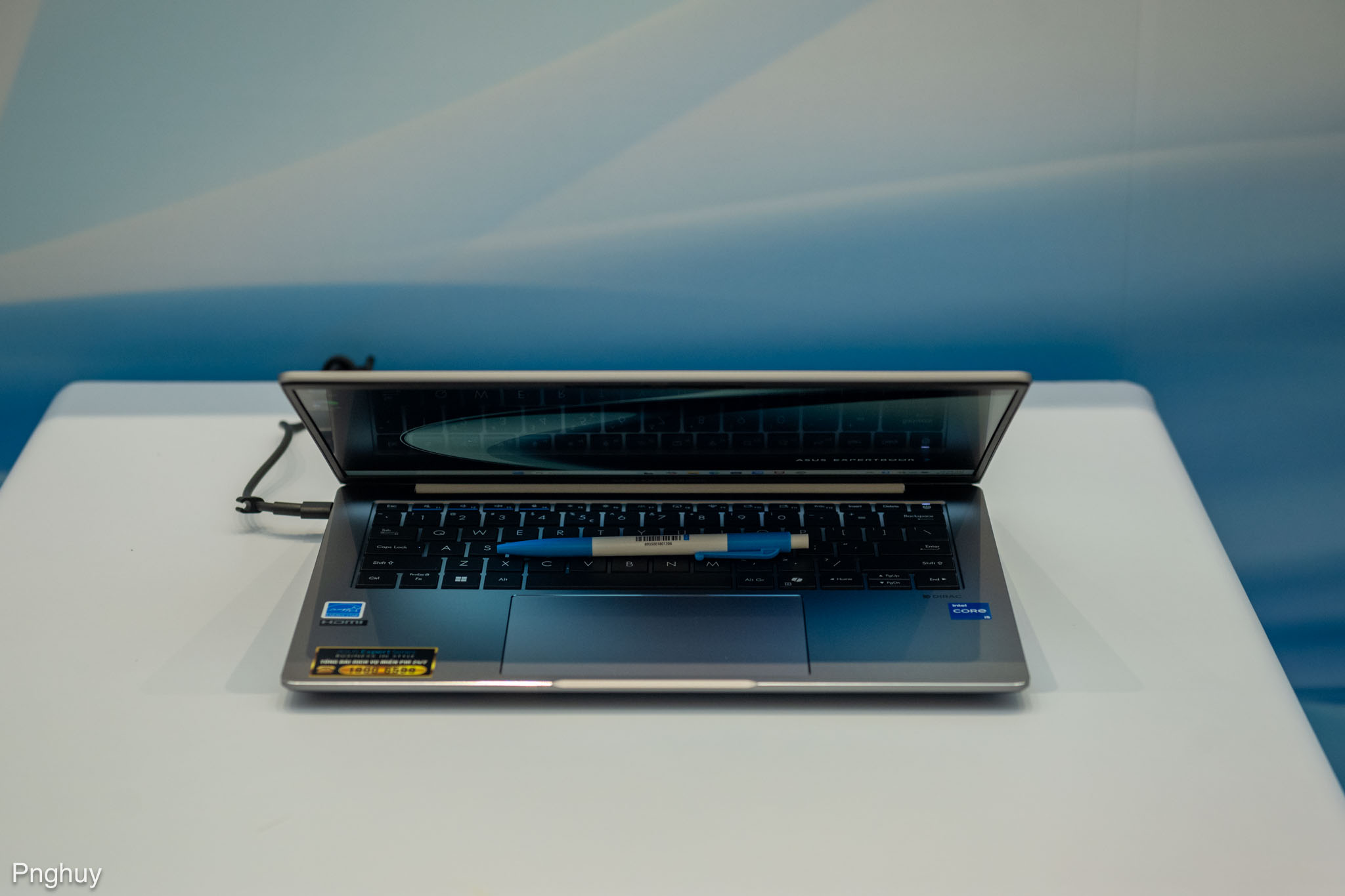 ASUS-business-pnghuy-tinhte-3.jpg