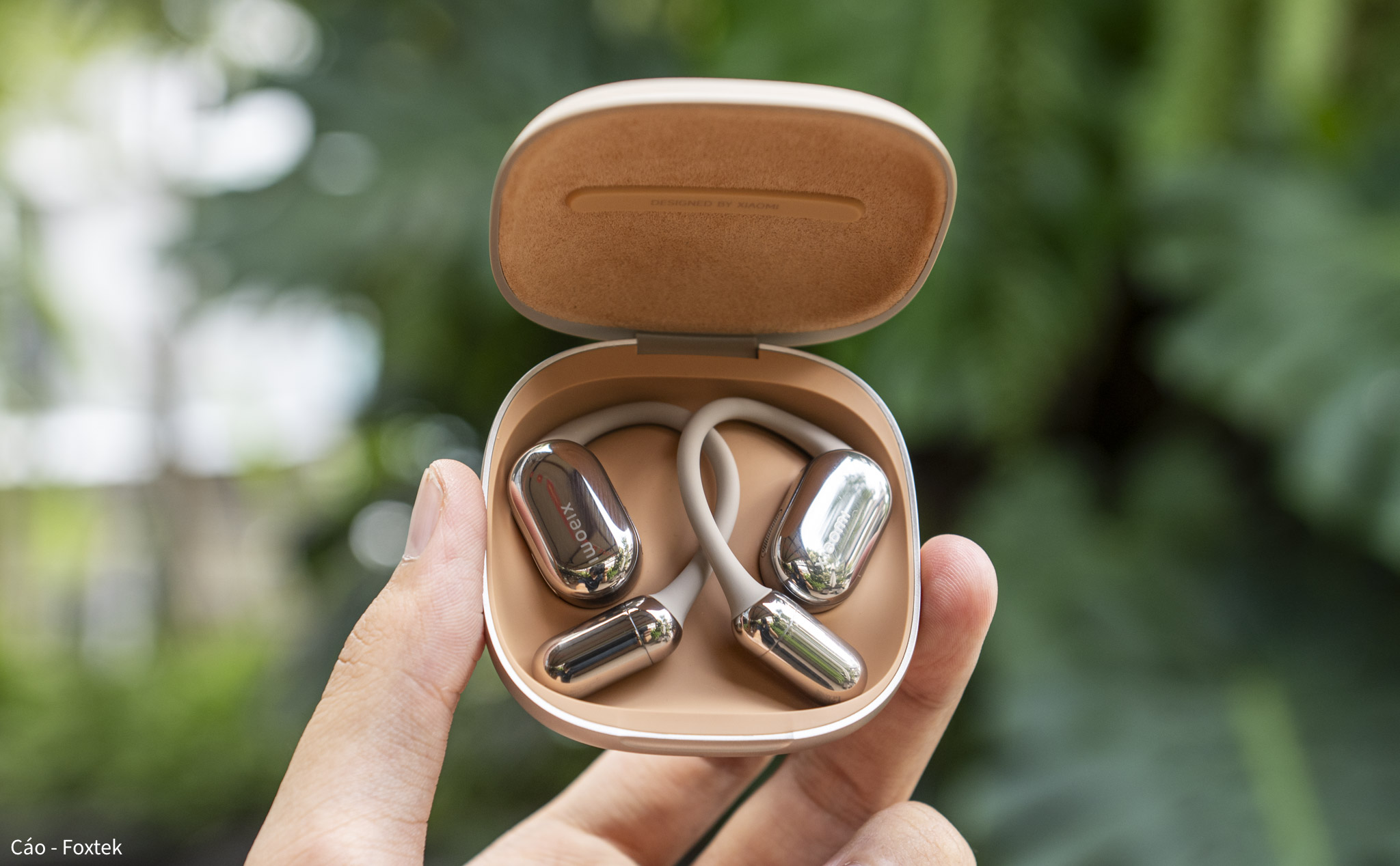 Trên tay Xiaomi OpenWear Stereo Pro: Tai nghe open ear nhẹ 9.7 g, âm thanh Harman AudioEFX