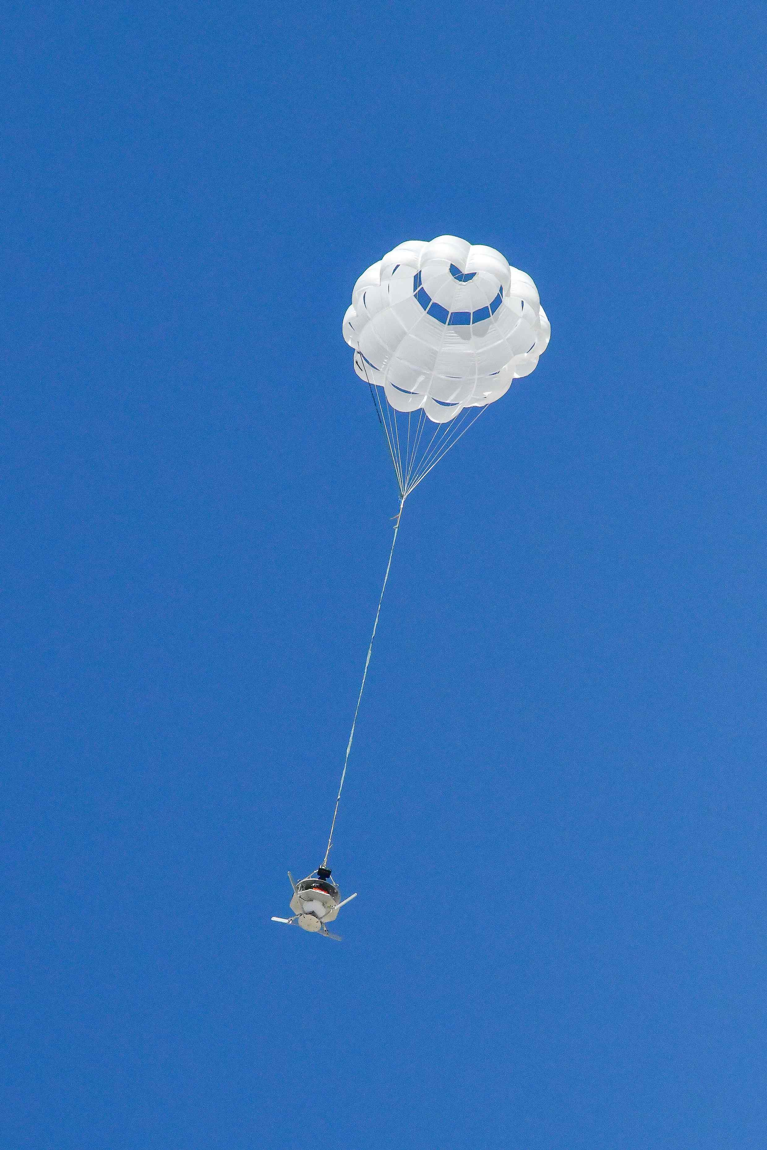 Ảnh: NASA thử nghiệm dù siêu thanh EPIC ứng dụng cho Sao Hỏa