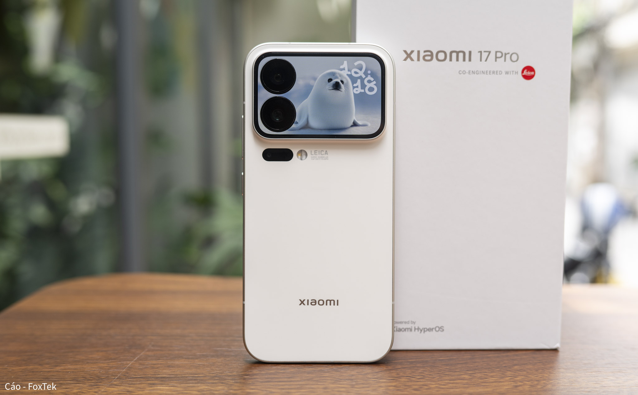 Mở hộp trên tay Xiaomi 17 Pro: Màn hình phụ đa năng, Snapdragon 8 Elite Gen 5, pin 6.300 mAh