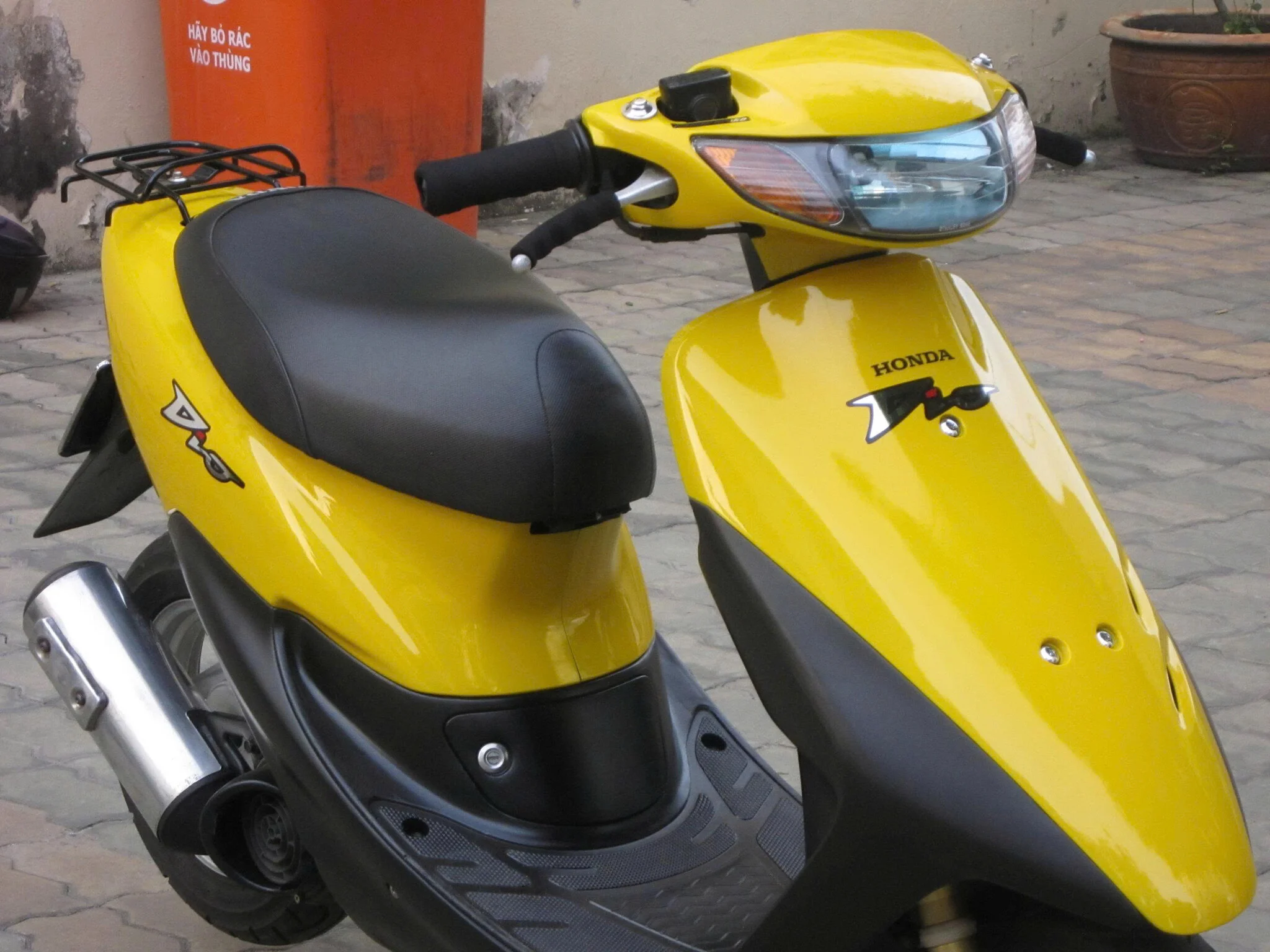 DIY : Phục dựng chiếc xe máy Honda hơn 30 năm tuổi
