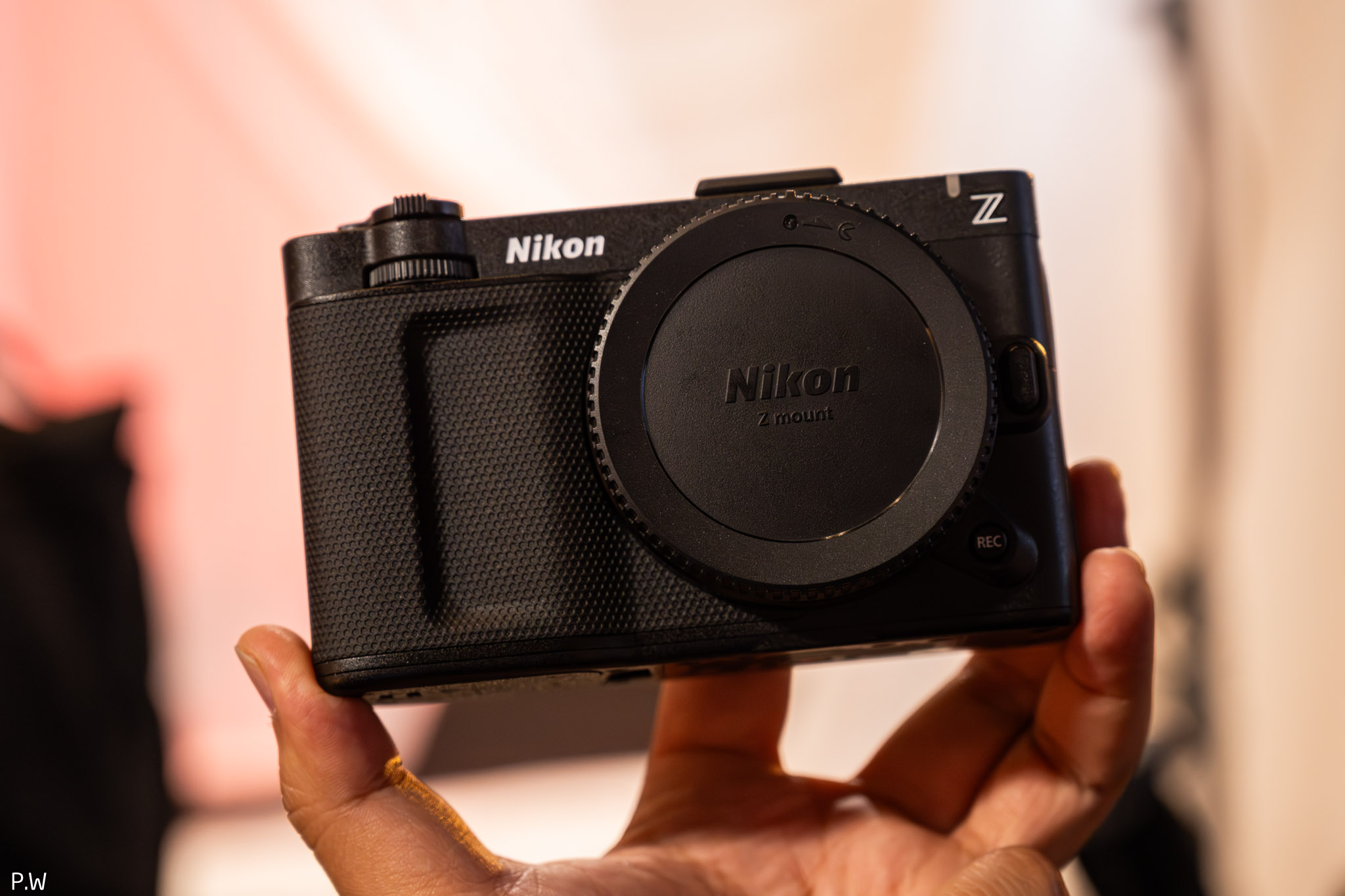 Nikon ZR chính thức ra mắt tại Việt Nam: Quay RAW 6K60p, codec của RED, 61.990.000 VNĐ