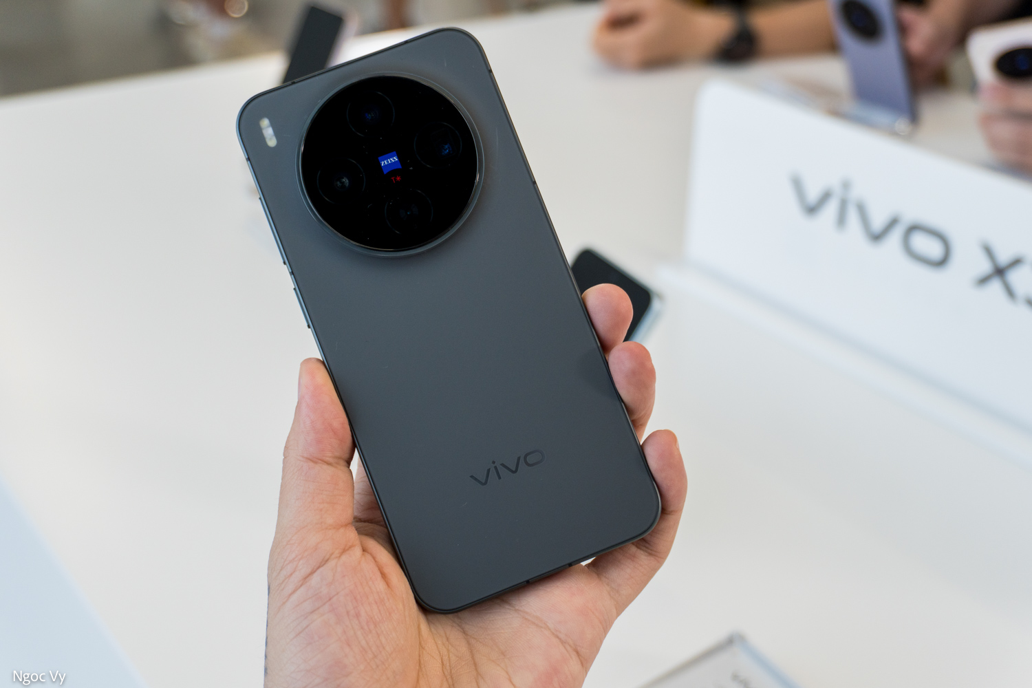 vivox300series--1-5.jpg