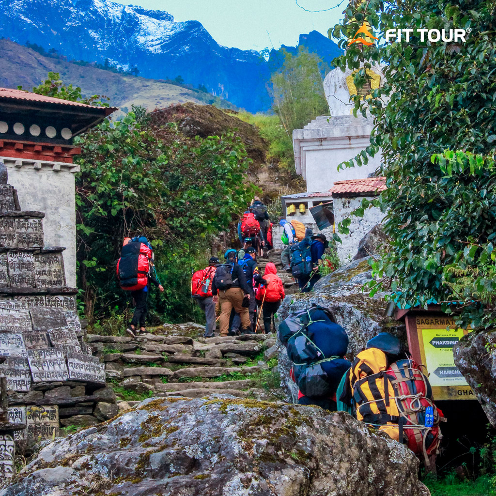 di-chuyen-tu-phakding-nepal.jpg