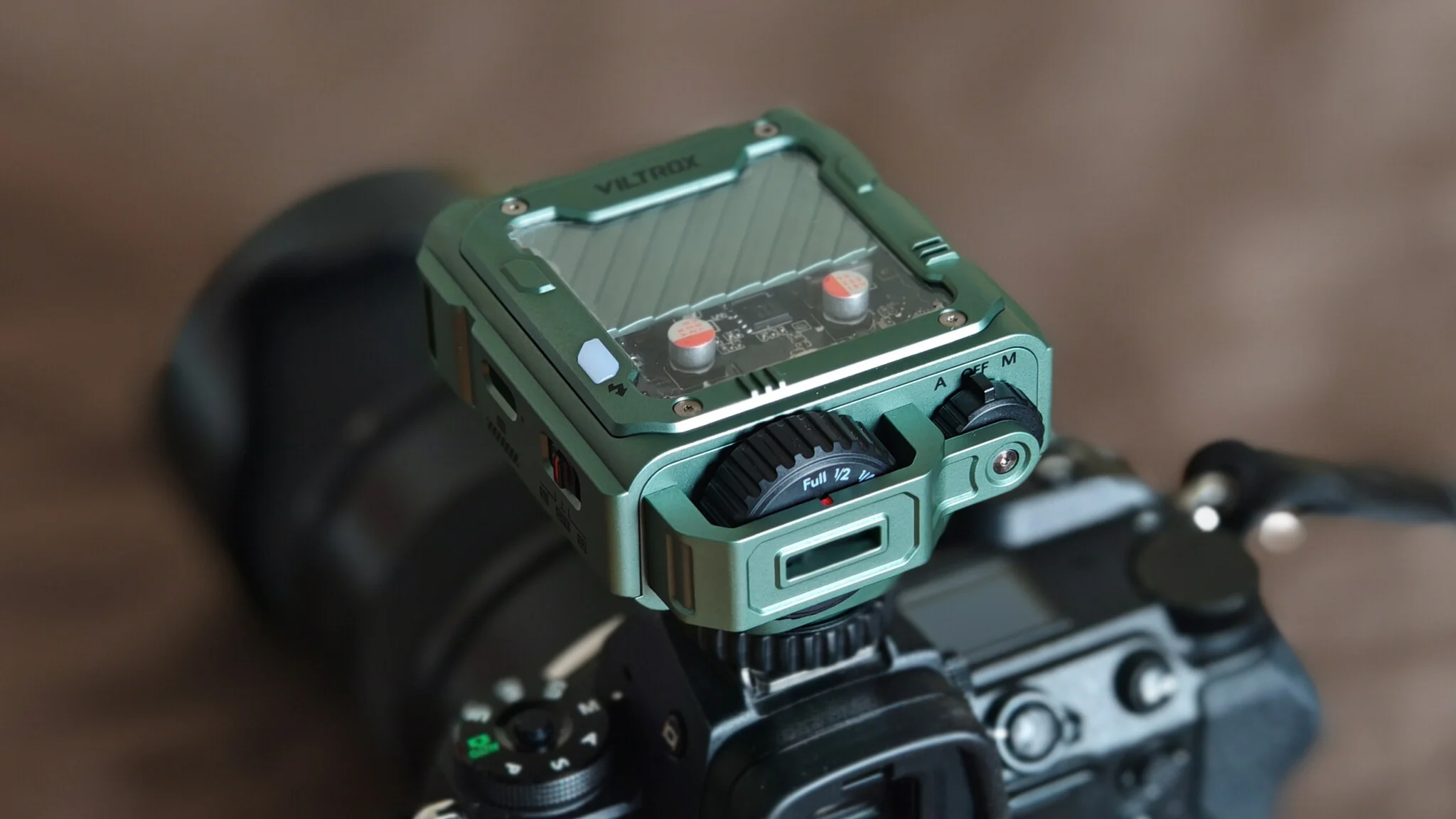 Đánh giá Viltrox Spark Z3: Khi Nhiếp Ảnh Đường Phố Mang Phong Cách "Cyberpunk"