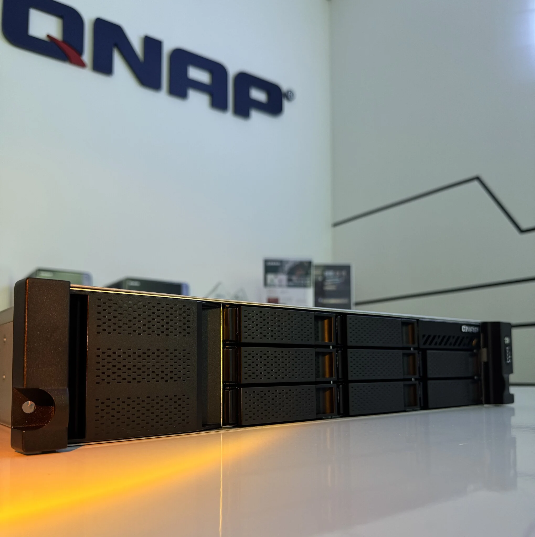 ĐÁNH GIÁ QNAP NAS TS-864eU-8G