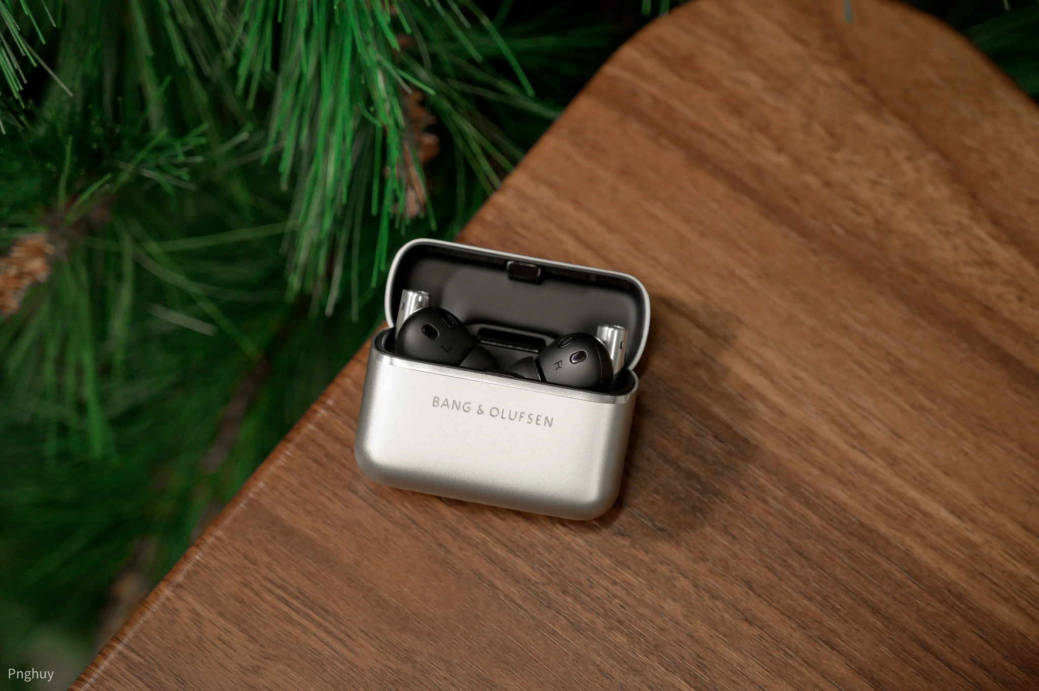 Trên tay B&O Beo Grace: Khi 47 triệu đồng định nghĩa lại khái niệm "xa xỉ" tai nghe True Wireless
