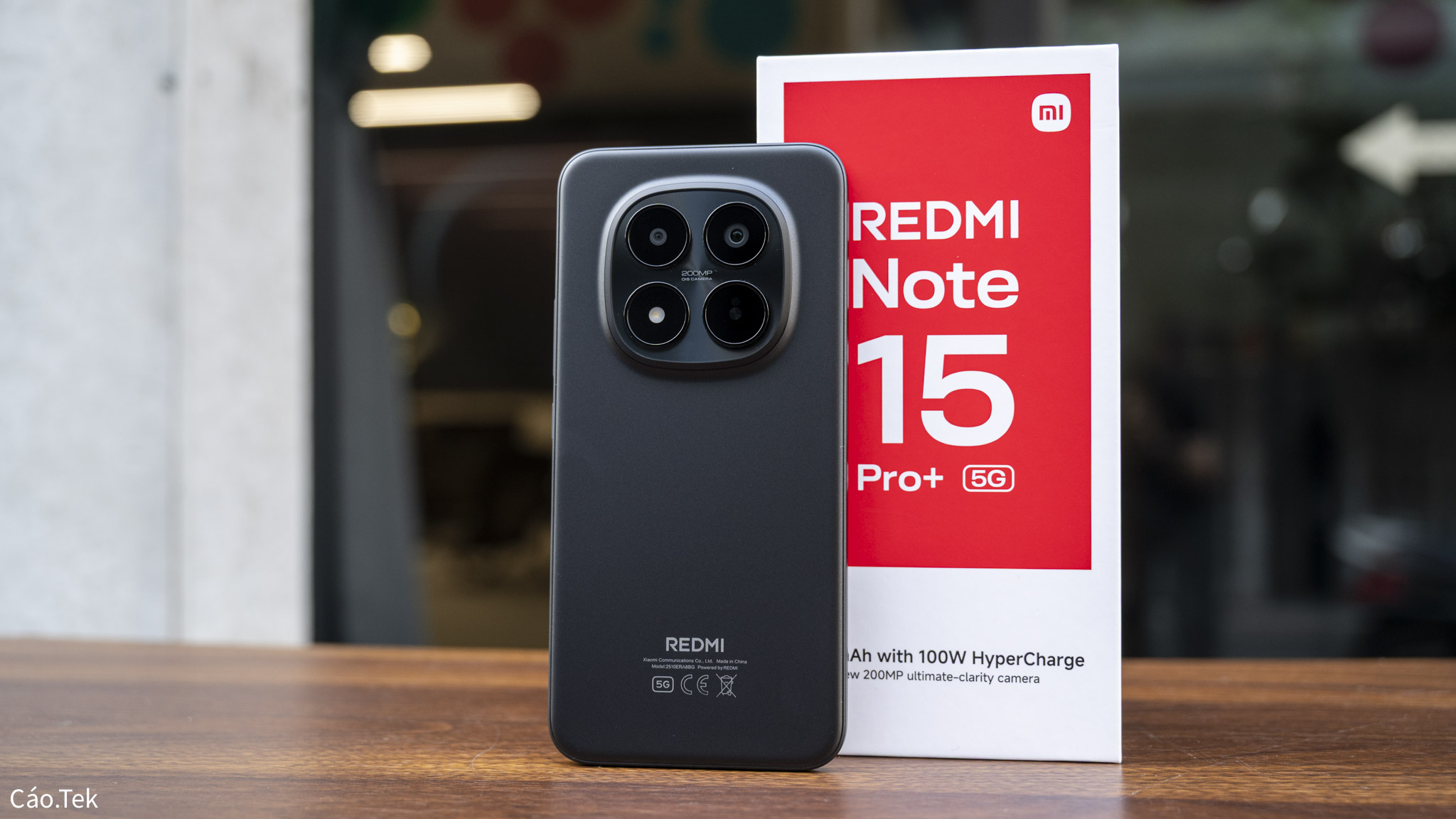 Mở hộp trên tay REDMI Note 15 Pro+ 5G: Tỷ lệ màn hình rộng, camera 200 MP, pin 6.500 mAh, độ bền cao