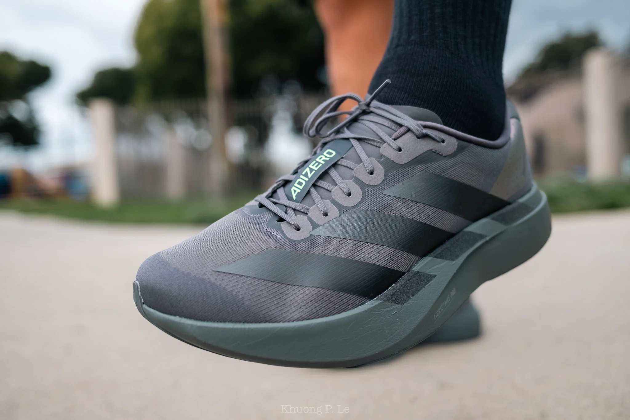 Trên chân giày chạy bộ Adidas Adizero Evo SL