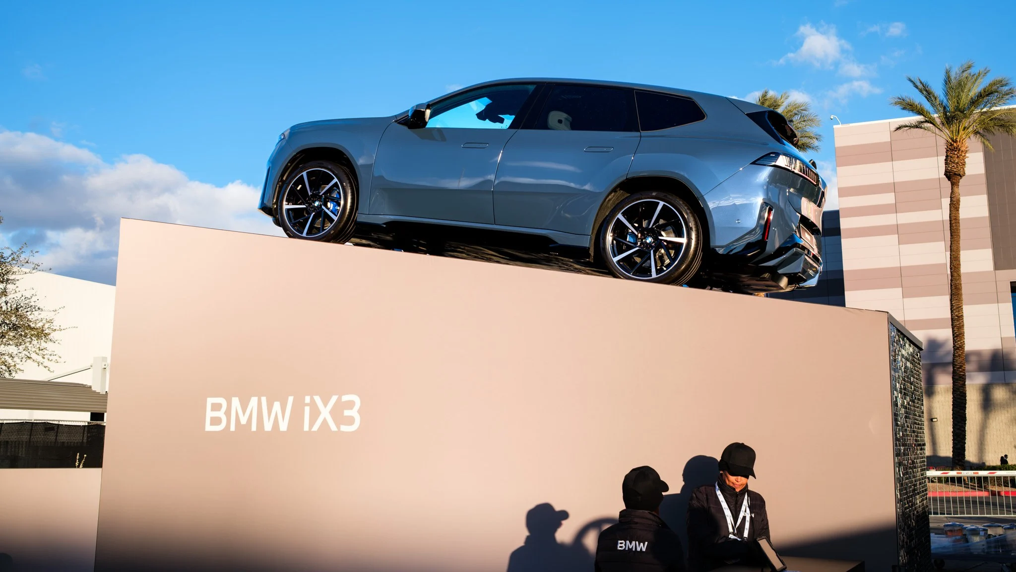 Trên tay BMW iX3 hoàn toàn mới: Đẹp hơn trên ảnh, nền tảng 800V mới đủ hấp dẫn