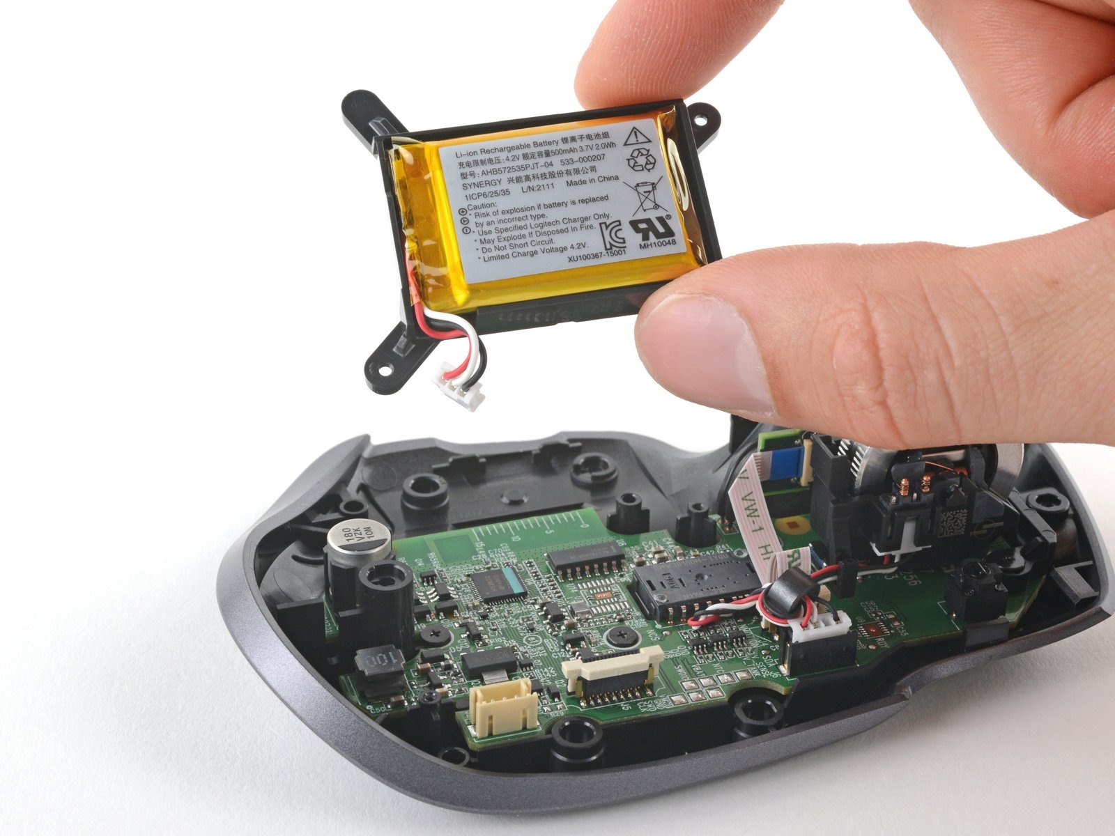 thay-pin-chuot-logitech (2).jpg