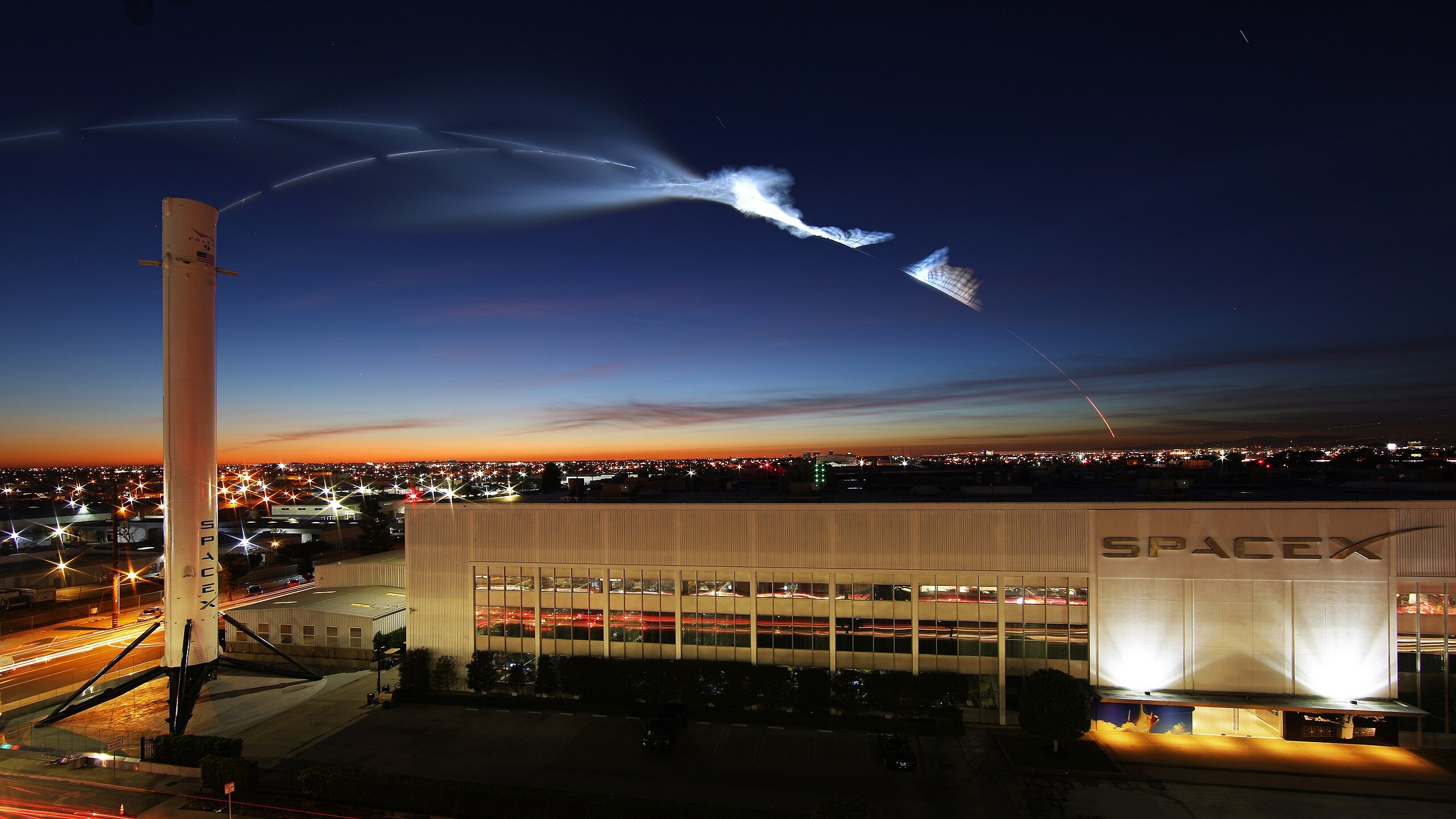 Reuters: SpaceX đang đàm phán với 4 ngân hàng lớn để chuẩn bị IPO