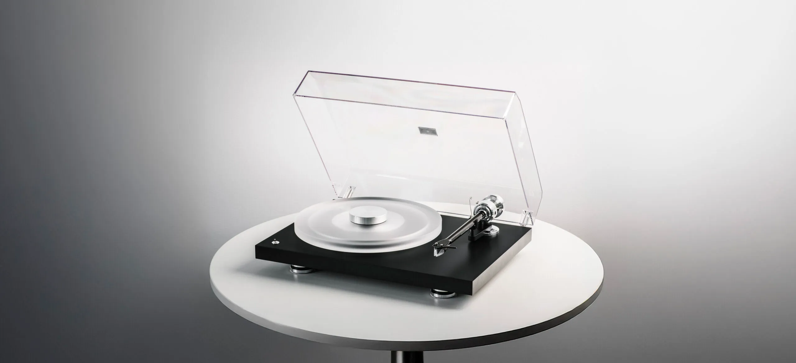 Pro-Ject ra mắt Debut Reference 10: Mâm đĩa than đầu bảng định hình lại dòng Debut huyền thoại